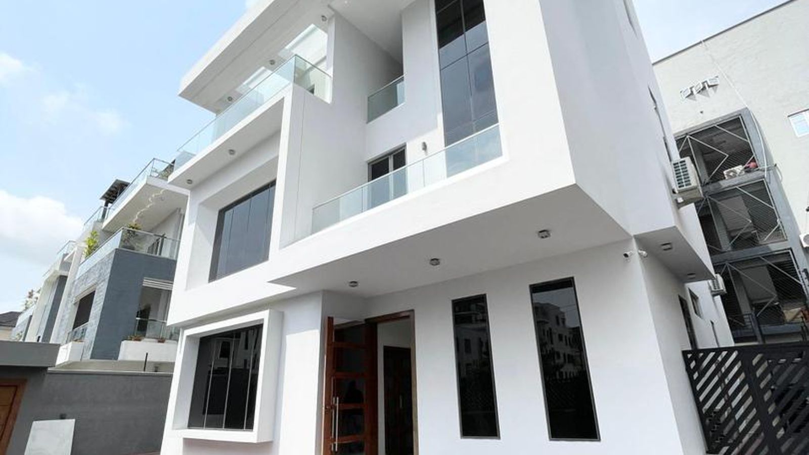 5 Bedroom Fully Detached Duplex