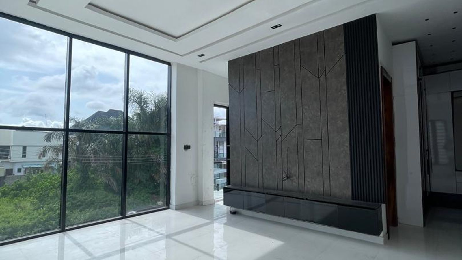 6 Bedroom Fully Detached Duplex