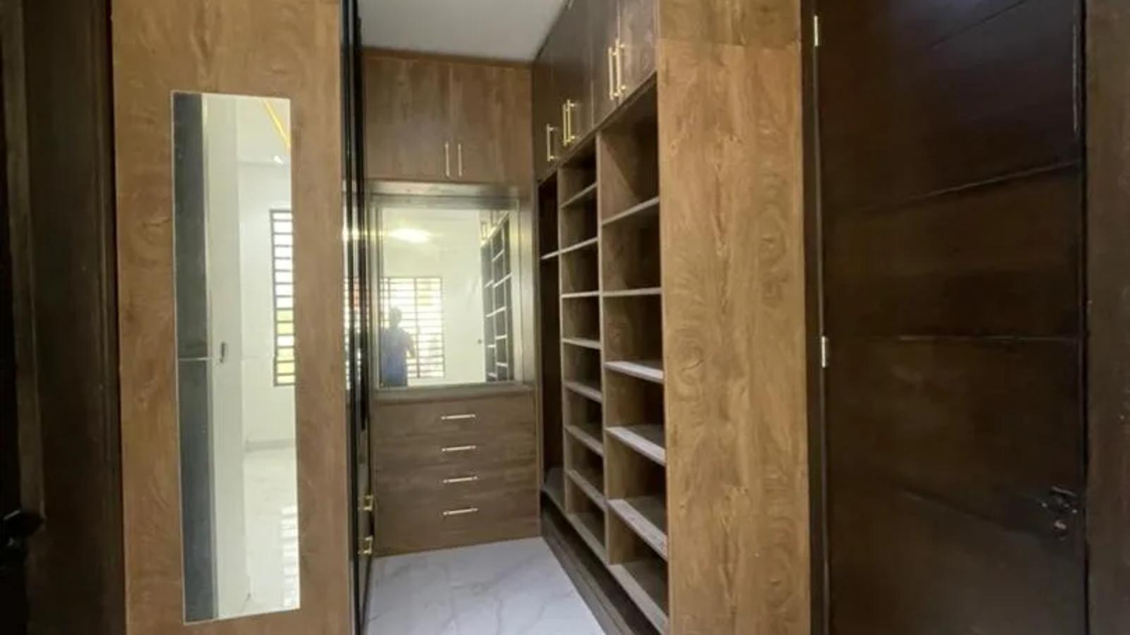 5 Bedroom Fully Detached Duplex