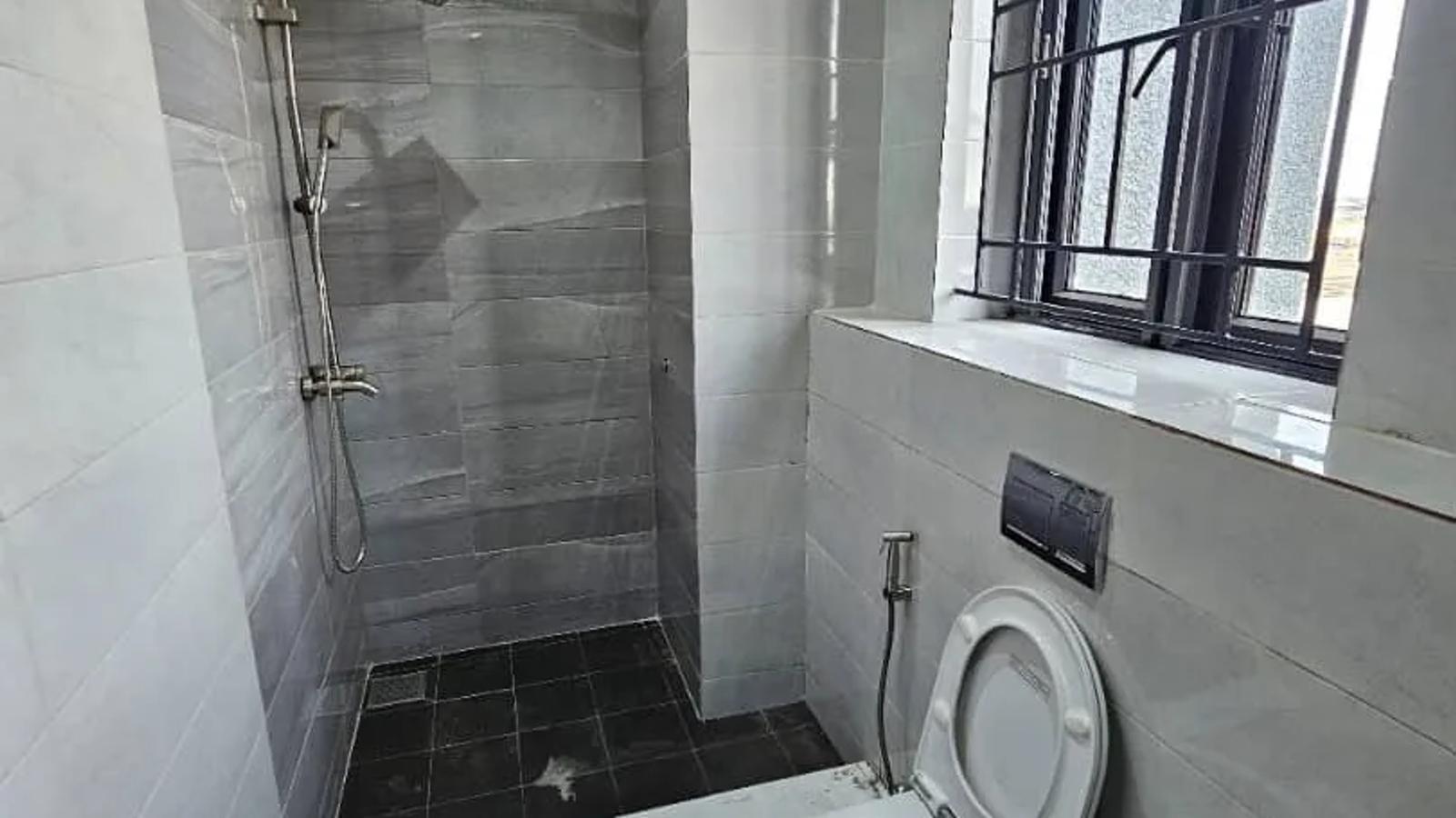 6 Bedroom Fully Detached Duplex