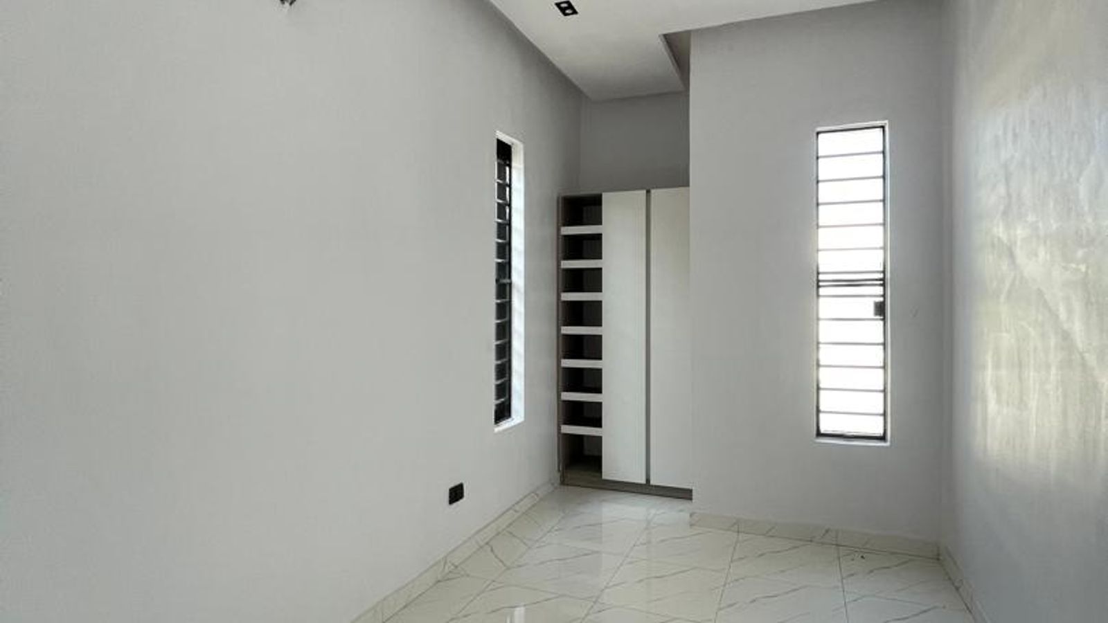 5 Bedroom Fully Detached Duplex