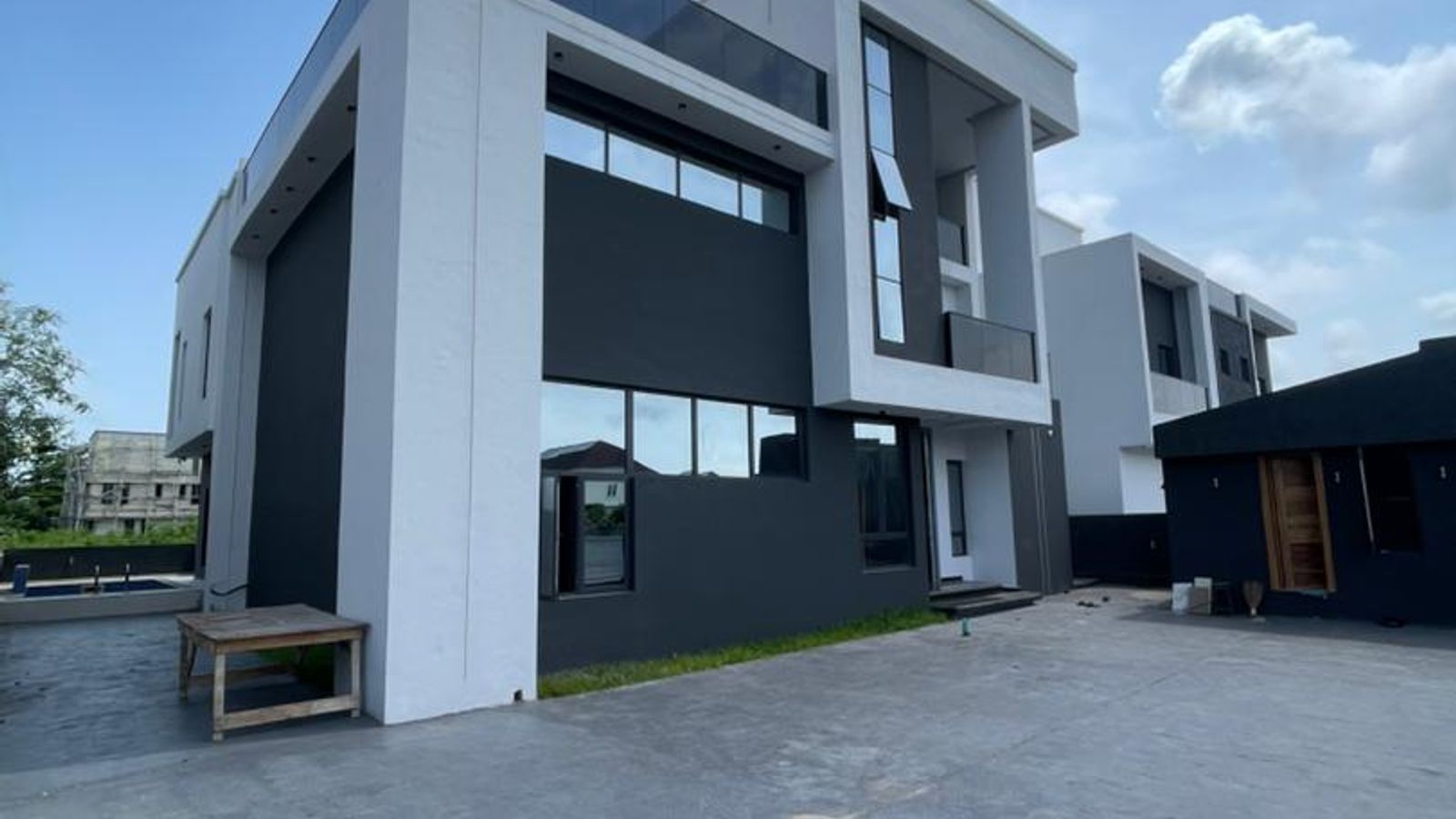 5 Bedroom Fully Detached Duplex