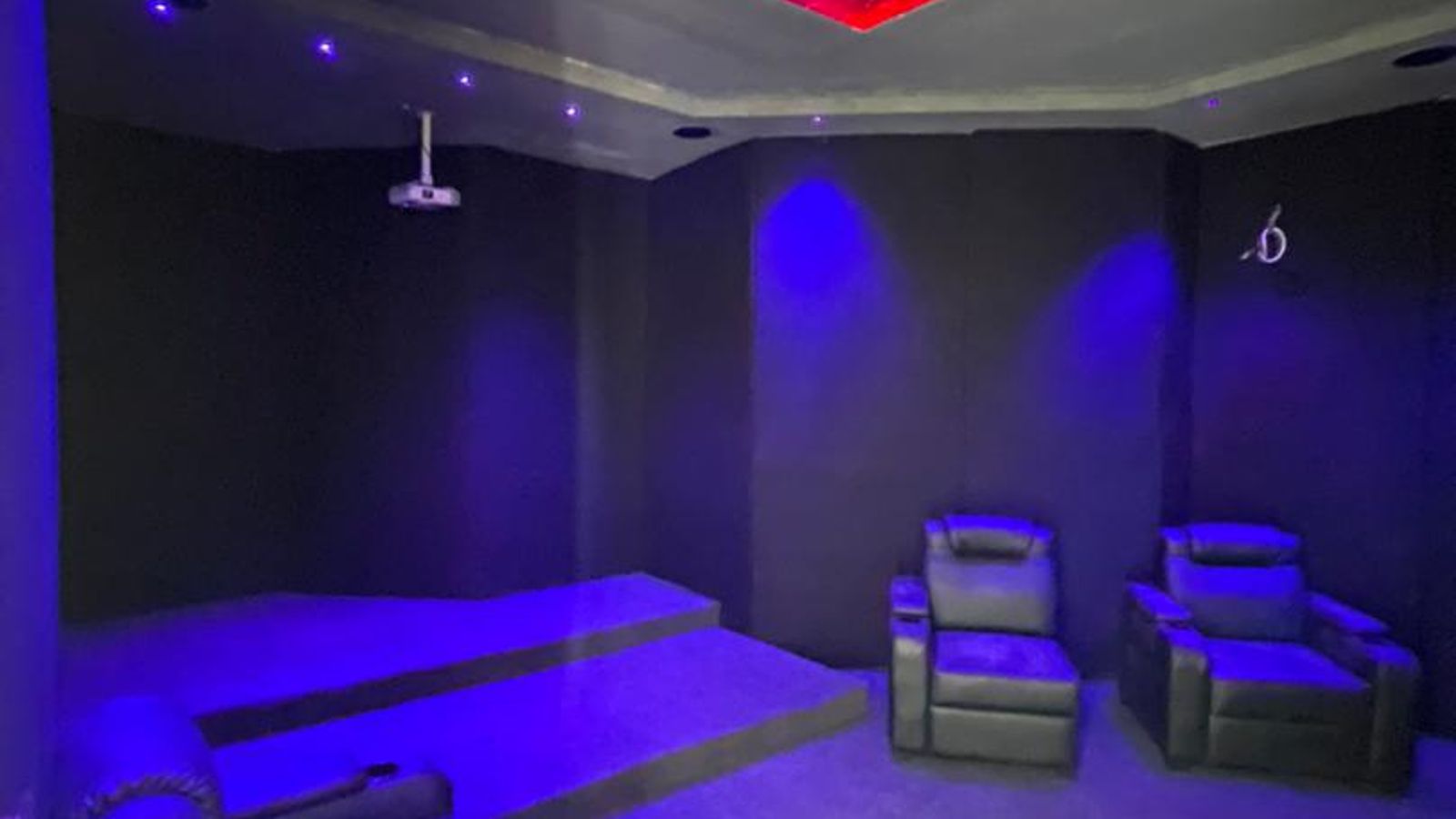 6 Bedroom
