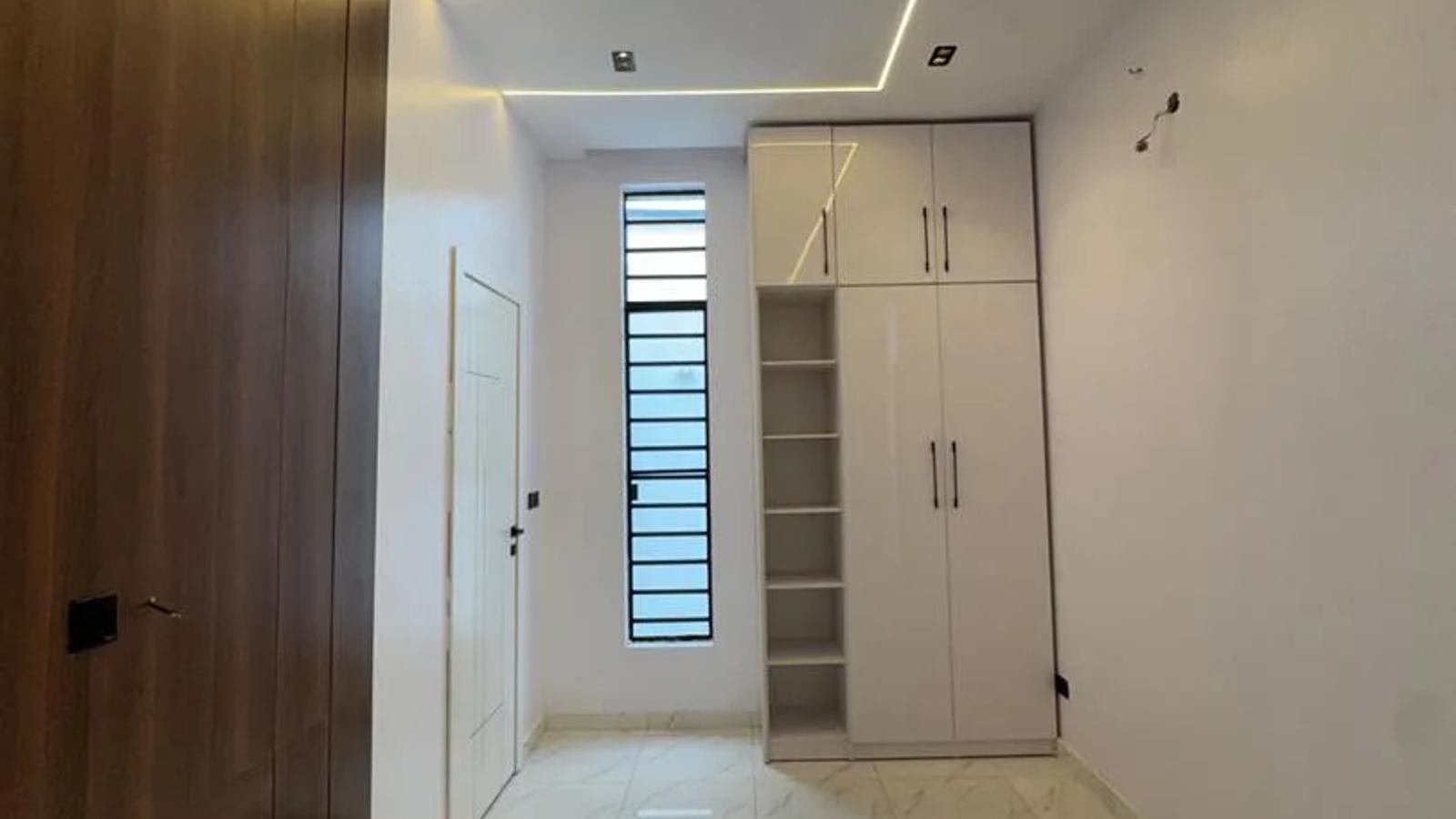 5 Bedroom Fully Detached Duplex