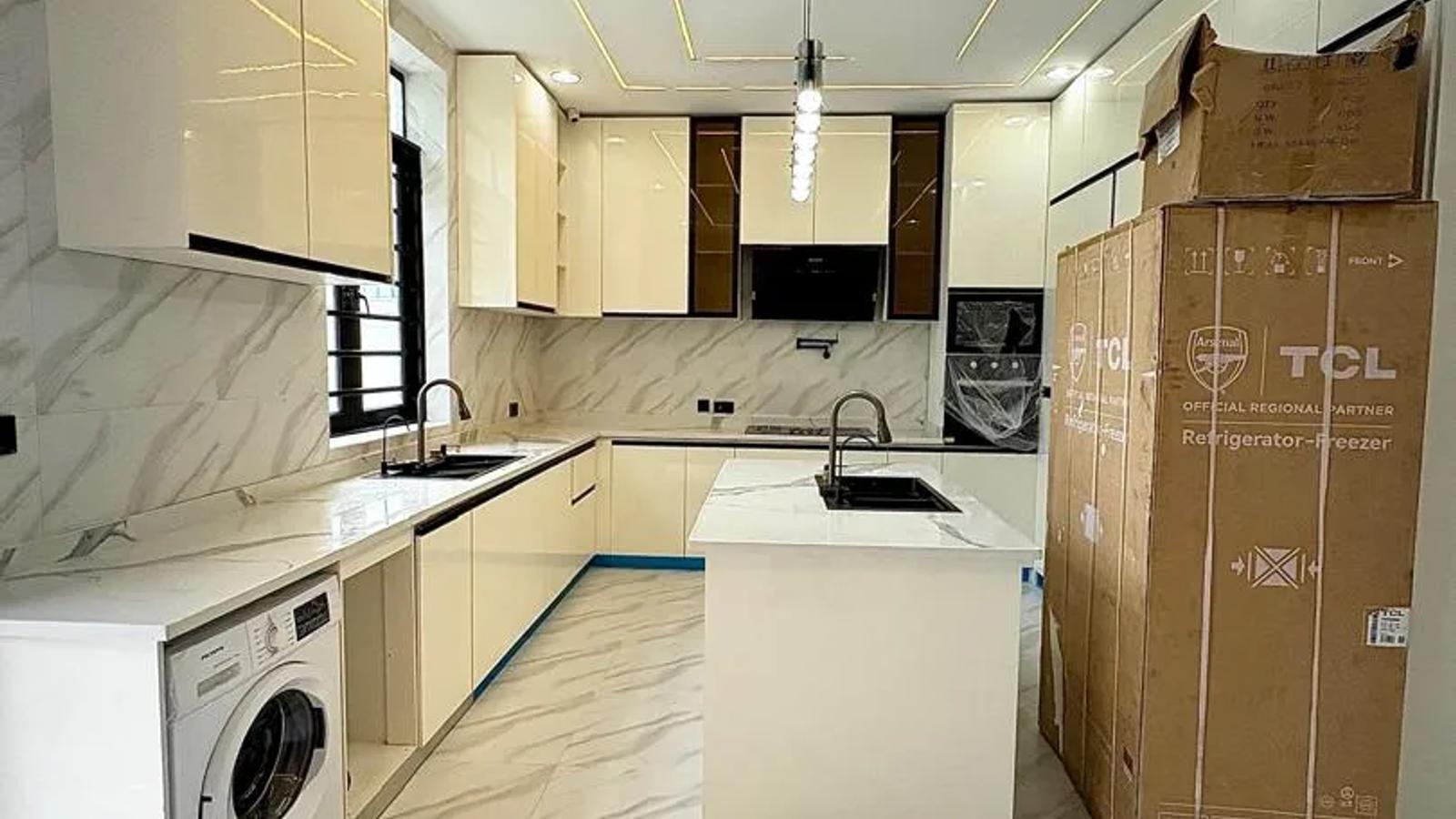 5 Bedroom Fully Detached Duplex