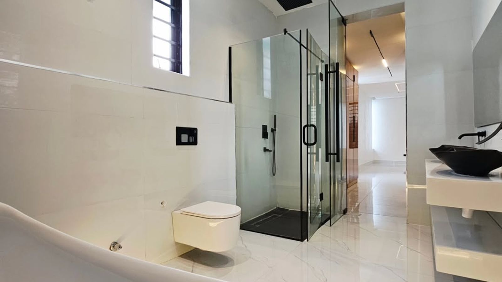 5 Bedroom Fully Detached Duplex