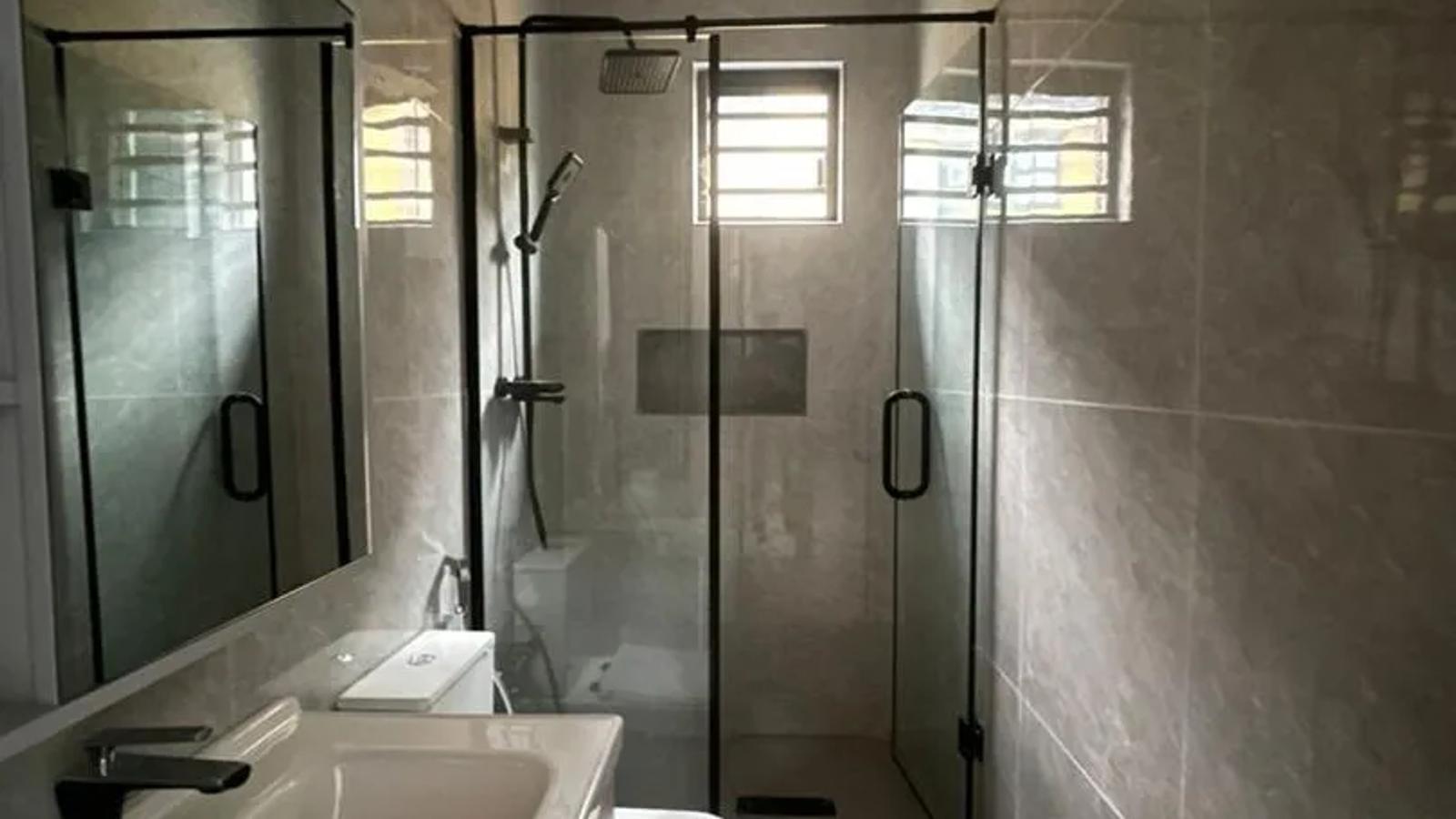 5 Bedroom Fully Detached Duplex