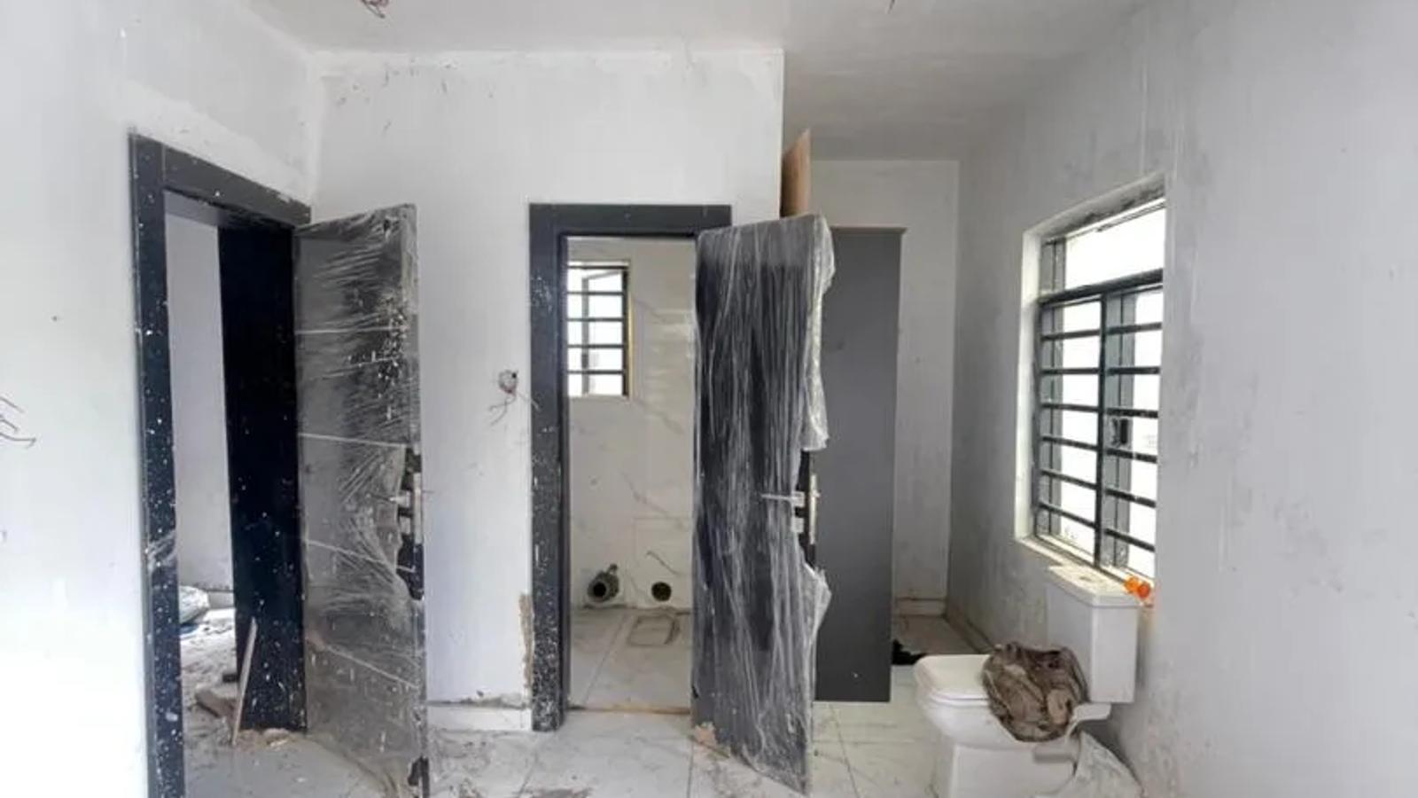 5 Bedroom Fully Detached Duplex