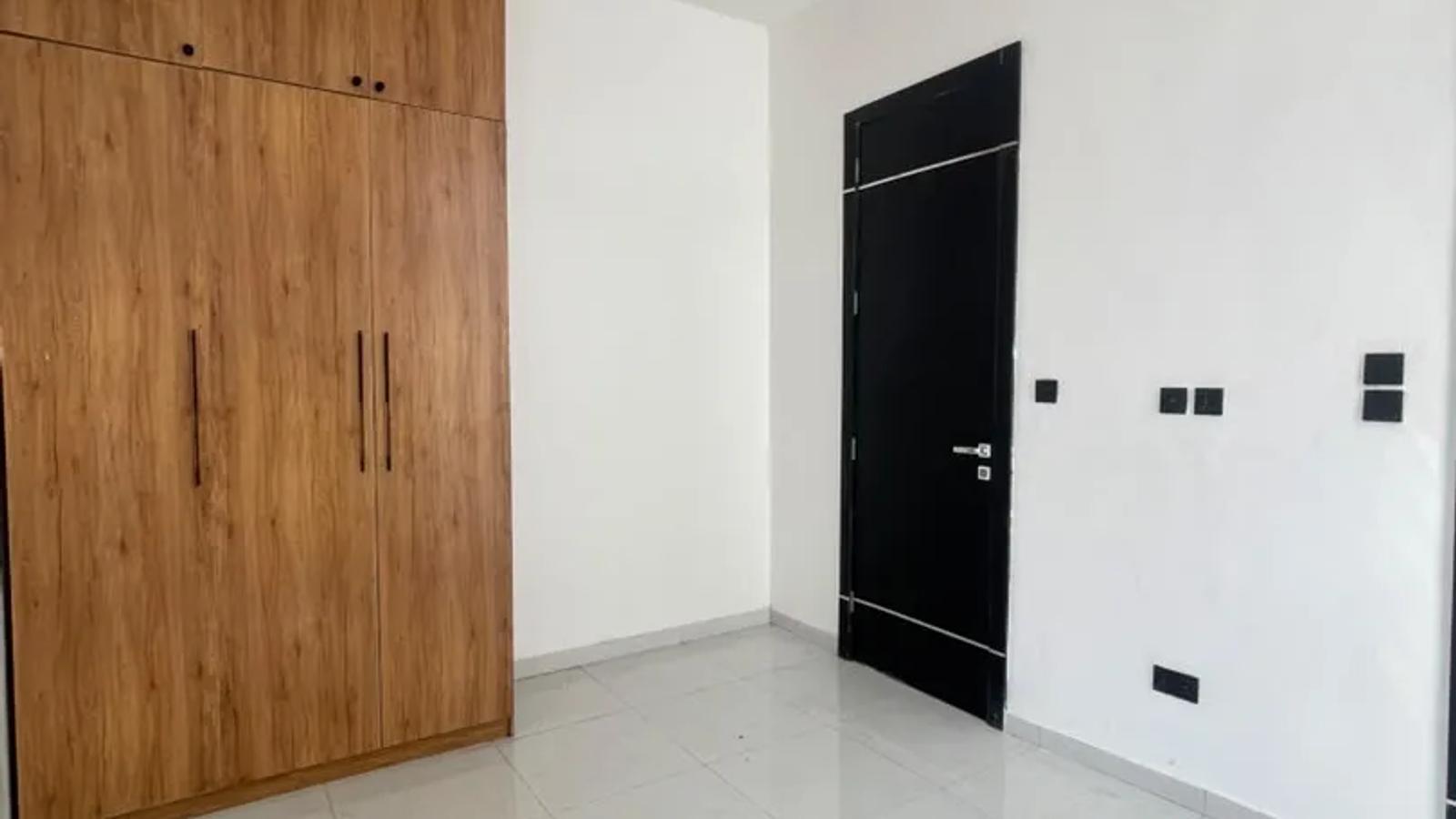 4 BEDROOM FULLY-DETACHED DUPLEX WITH BQ