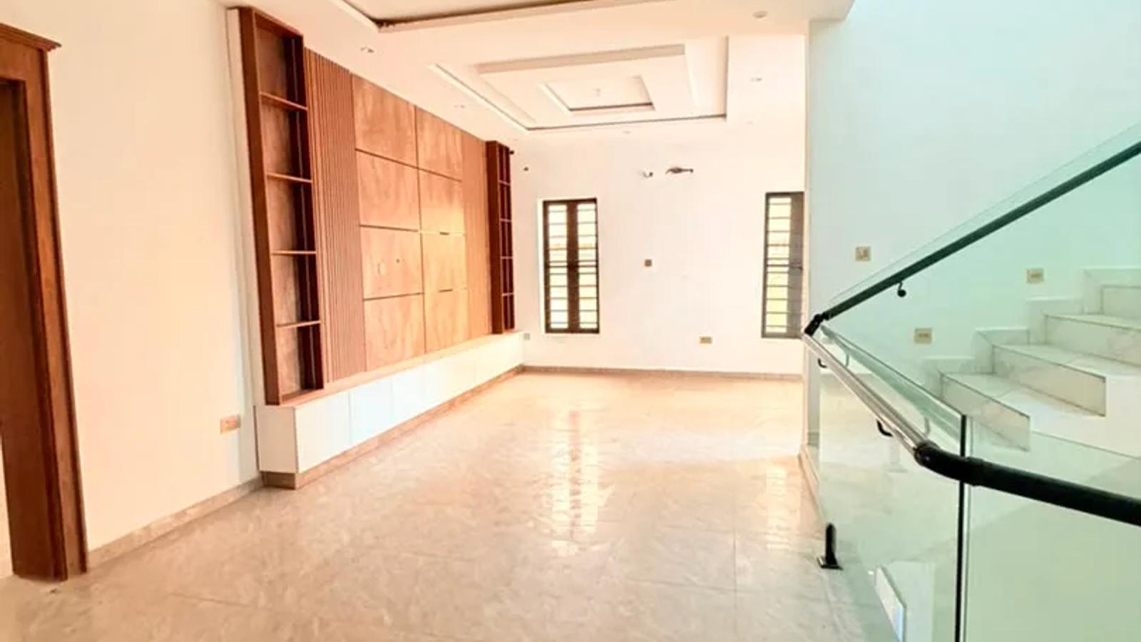 5 Bedroom Fully Detached Duplex