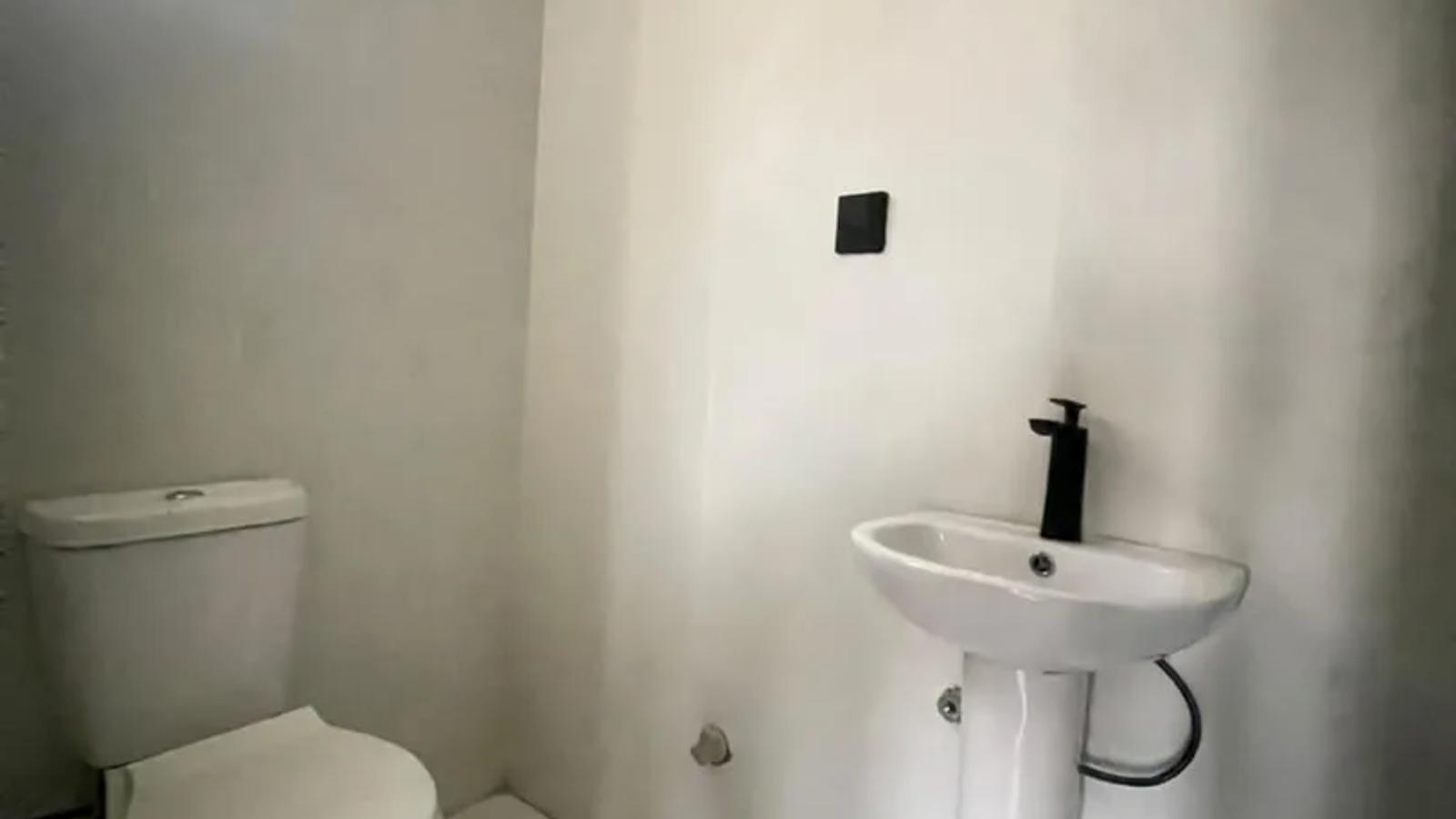 5 Bedroom Fully Detached Duplex