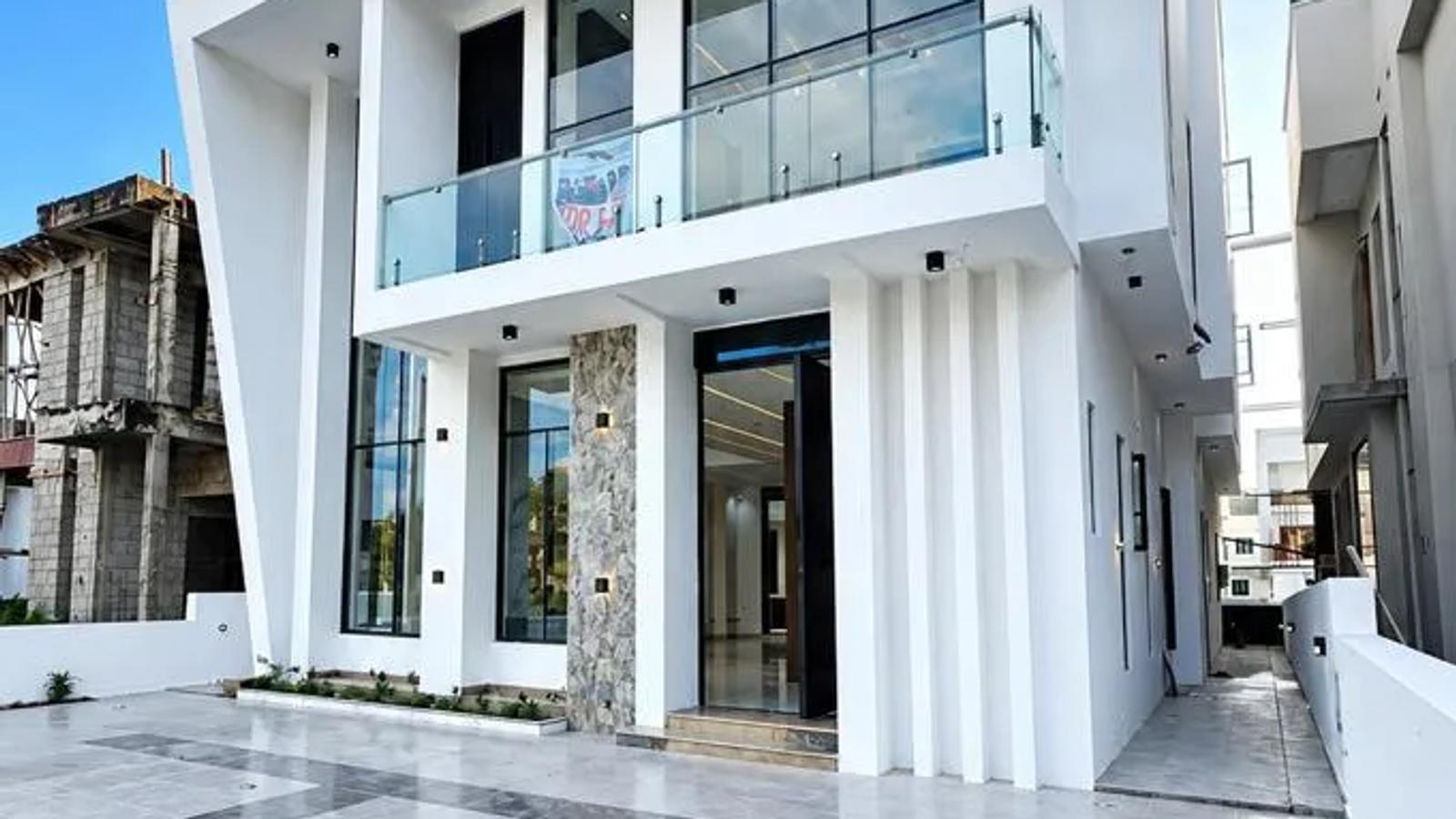 5 Bedroom Fully Detached Duplex