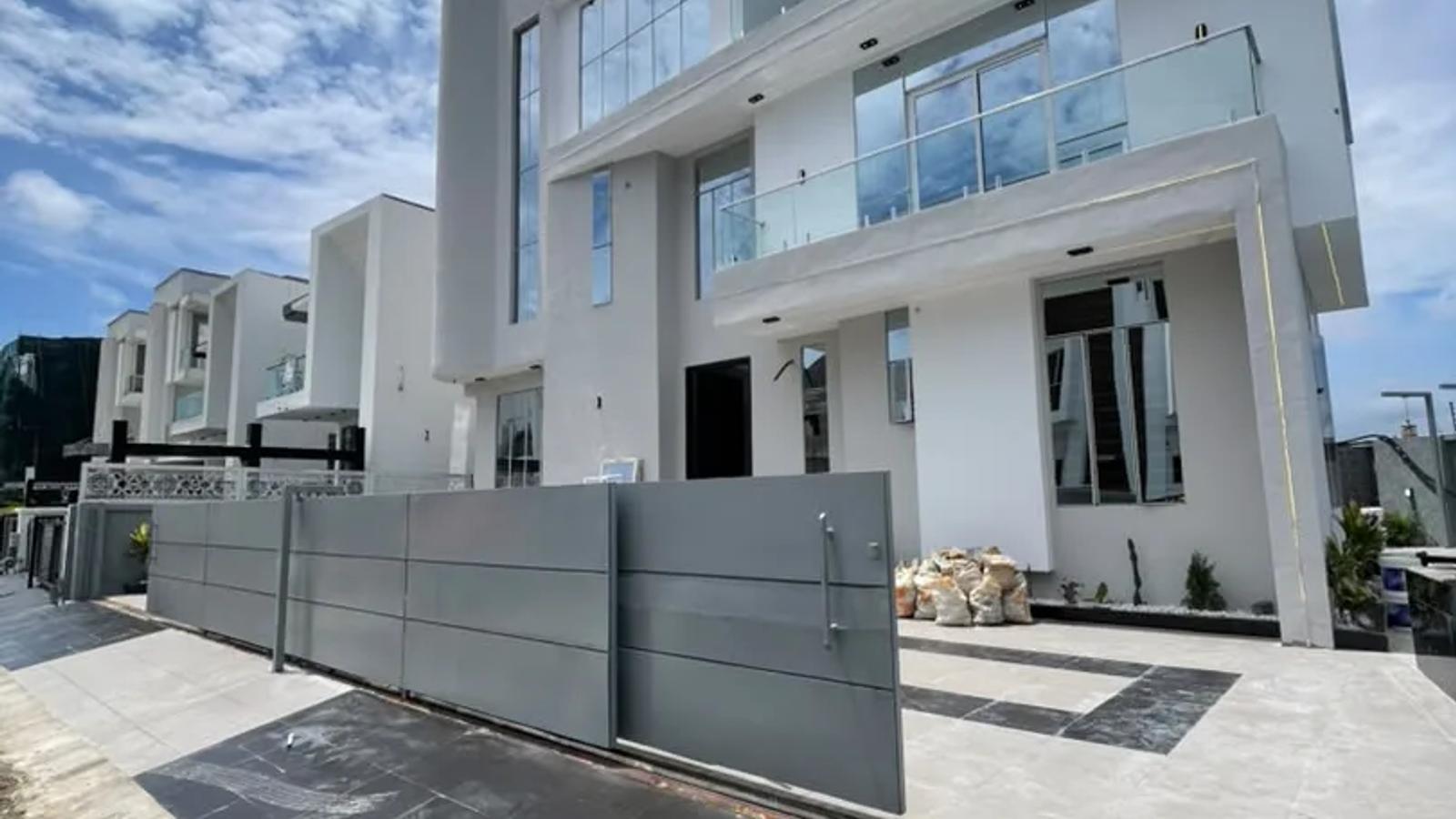 5 Bedroom Fully Detached Duplex