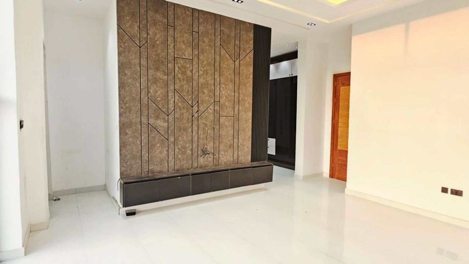 5 Bedroom Fully Detached Duplex