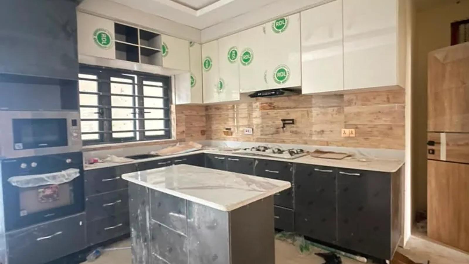 4 BEDROOM TERRACE WITH BQ