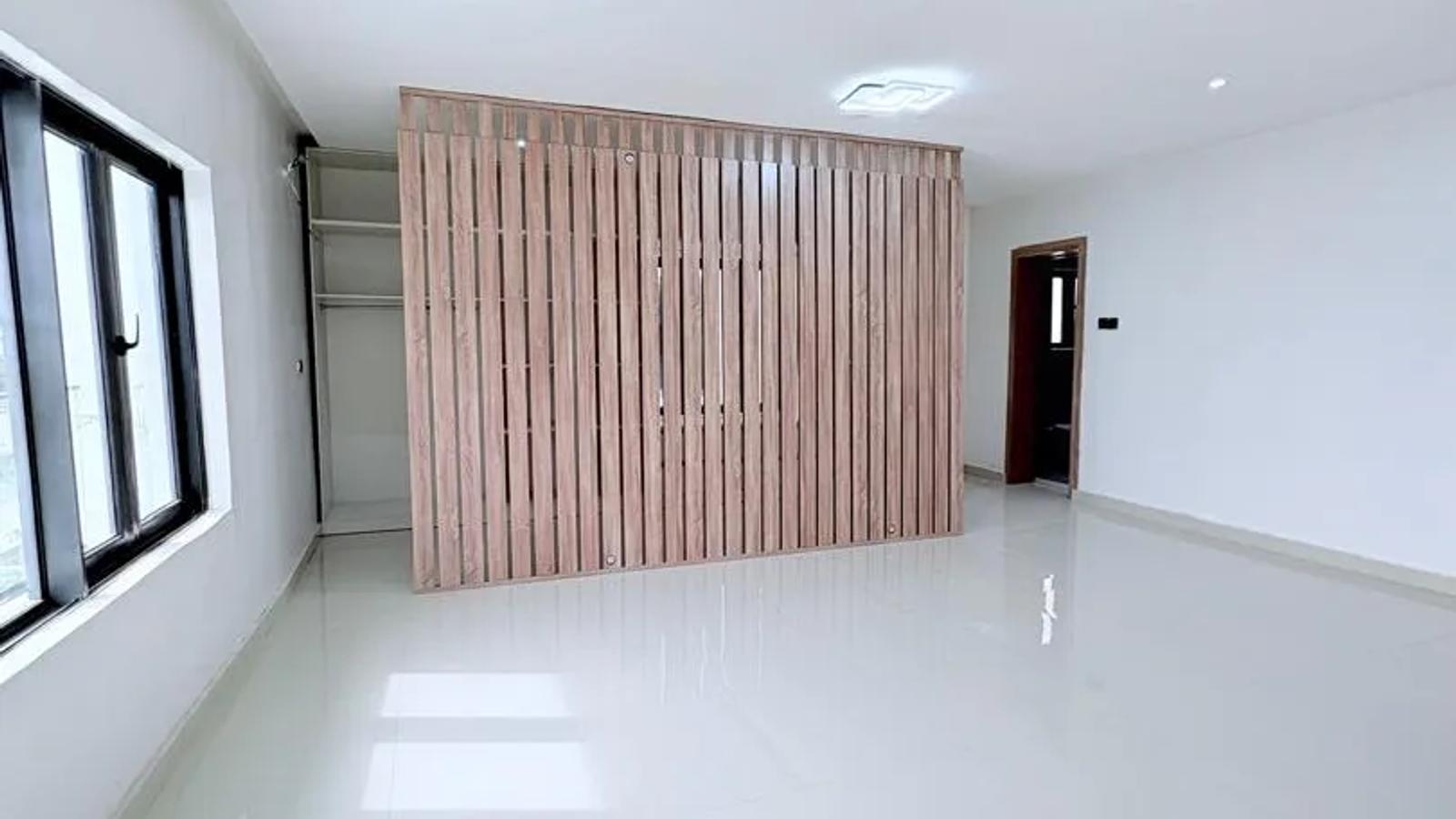 5 Bedroom Fully Detached Duplex