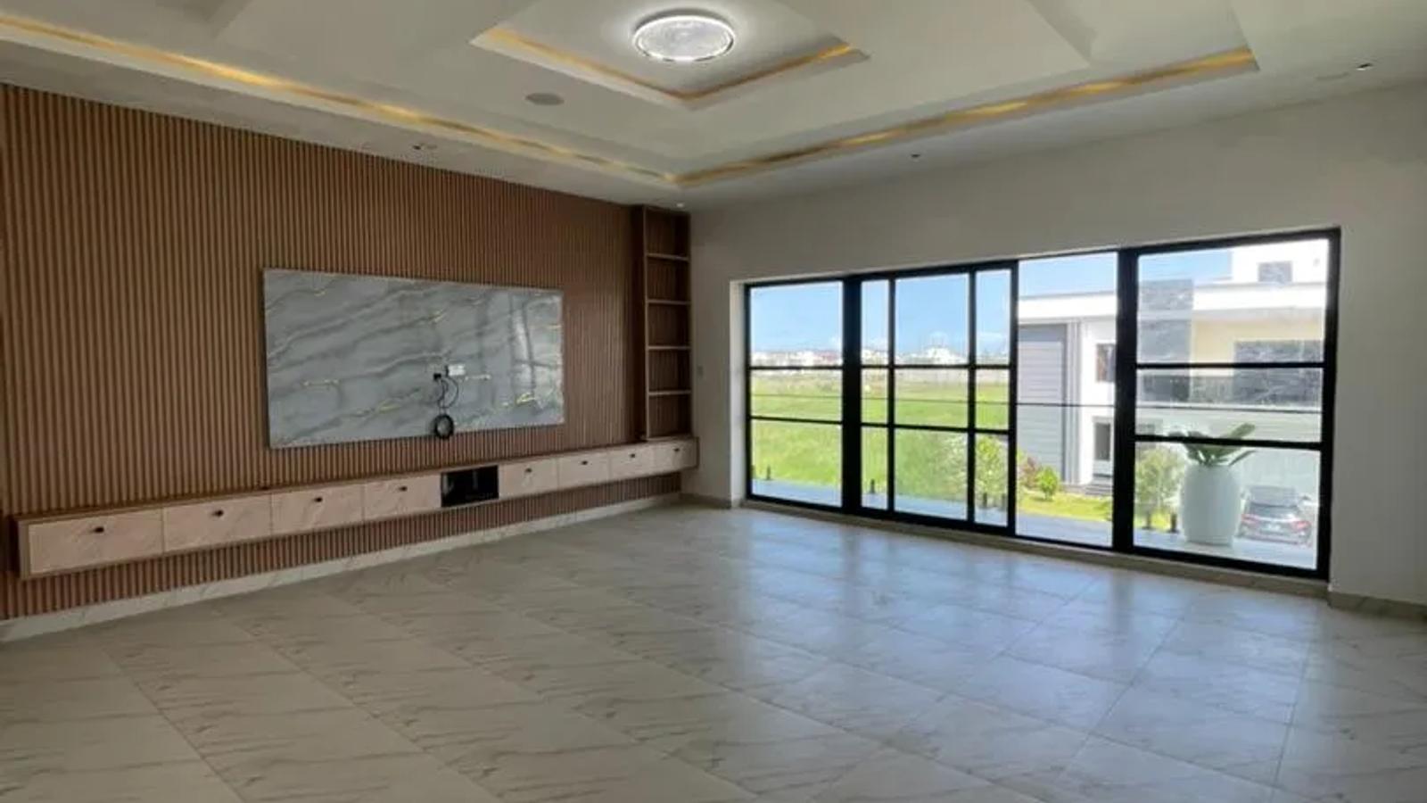 6 Bedroom Fully Detached Duplex