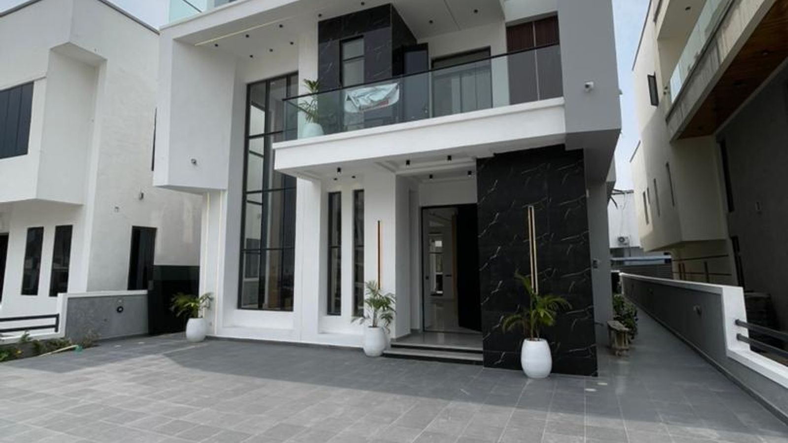 5 Bedroom Fully Detached Duplex