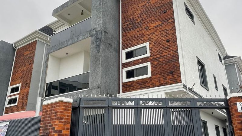 5 Bedroom Fully Detached Duplex