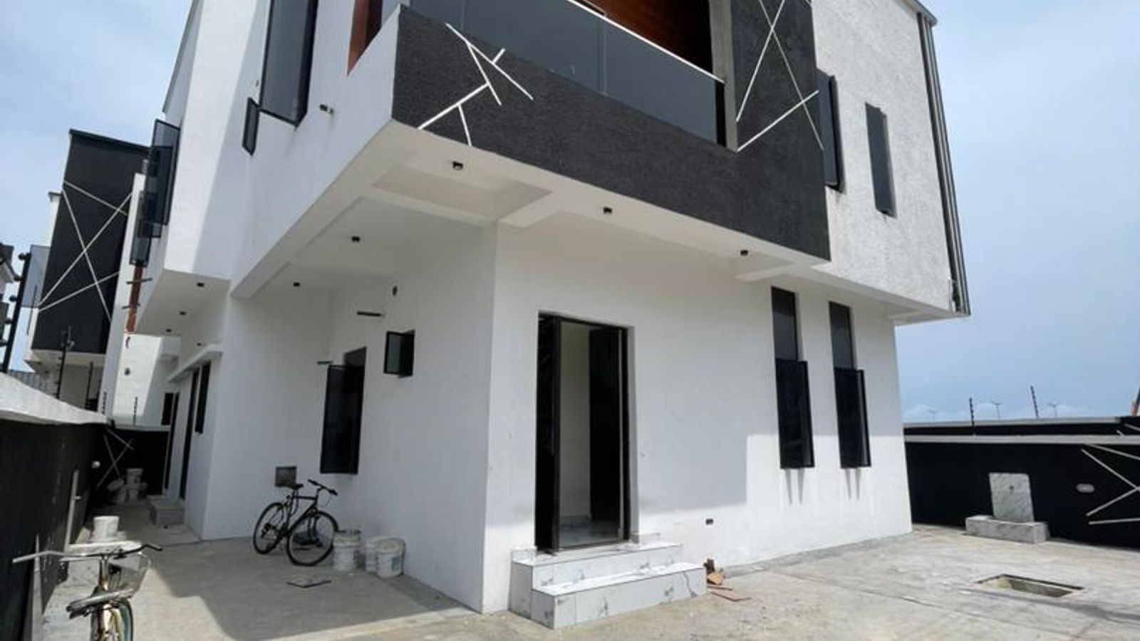 5 Bedroom Fully Detached Duplex