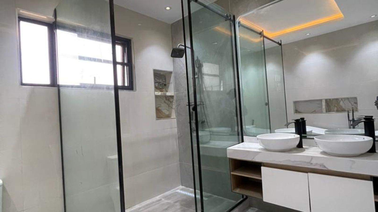 5 Bedroom Fully Detached Duplex