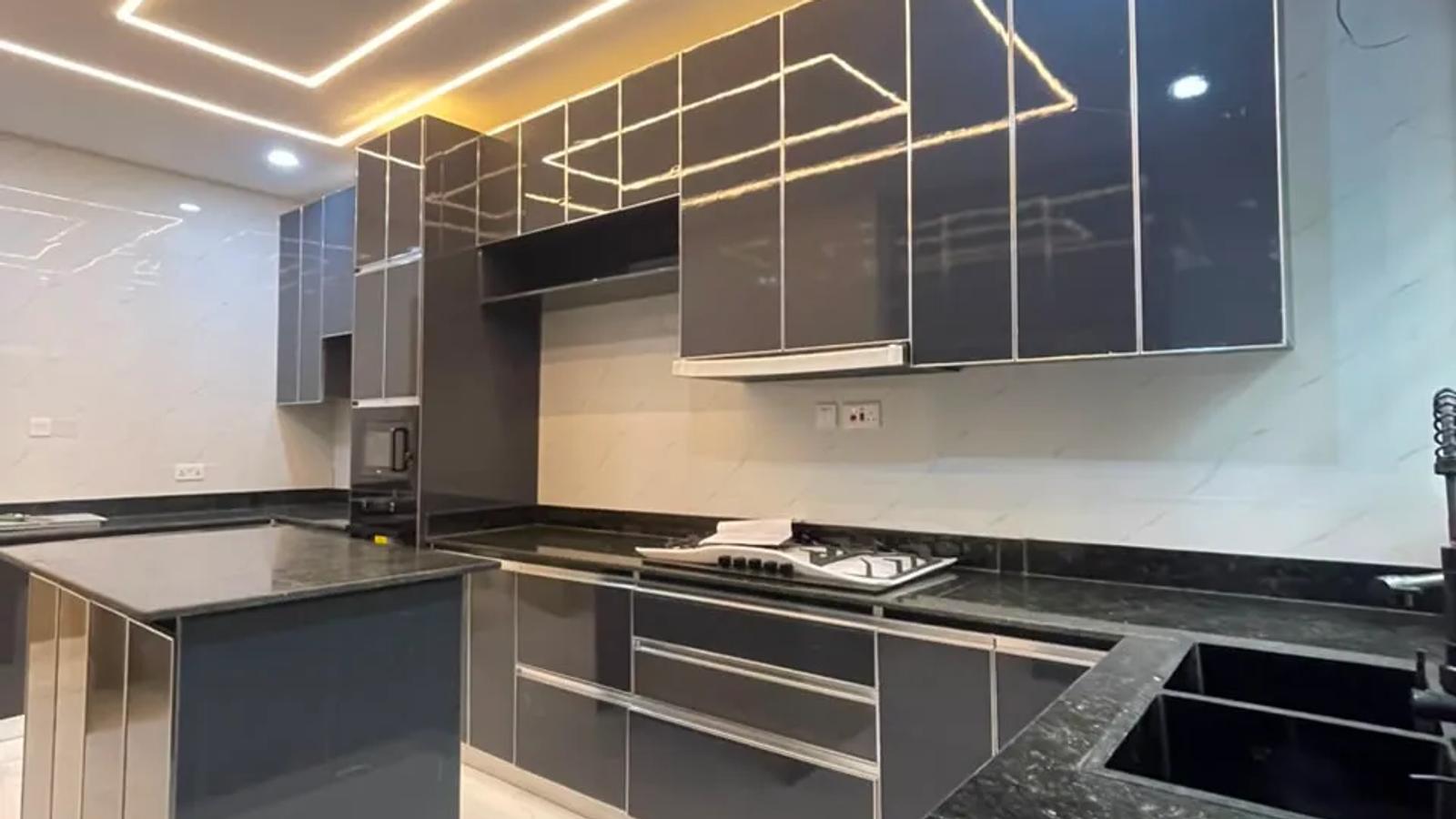 5 BEDROOM FULLY DETACHED DUPLEX WITH BQ