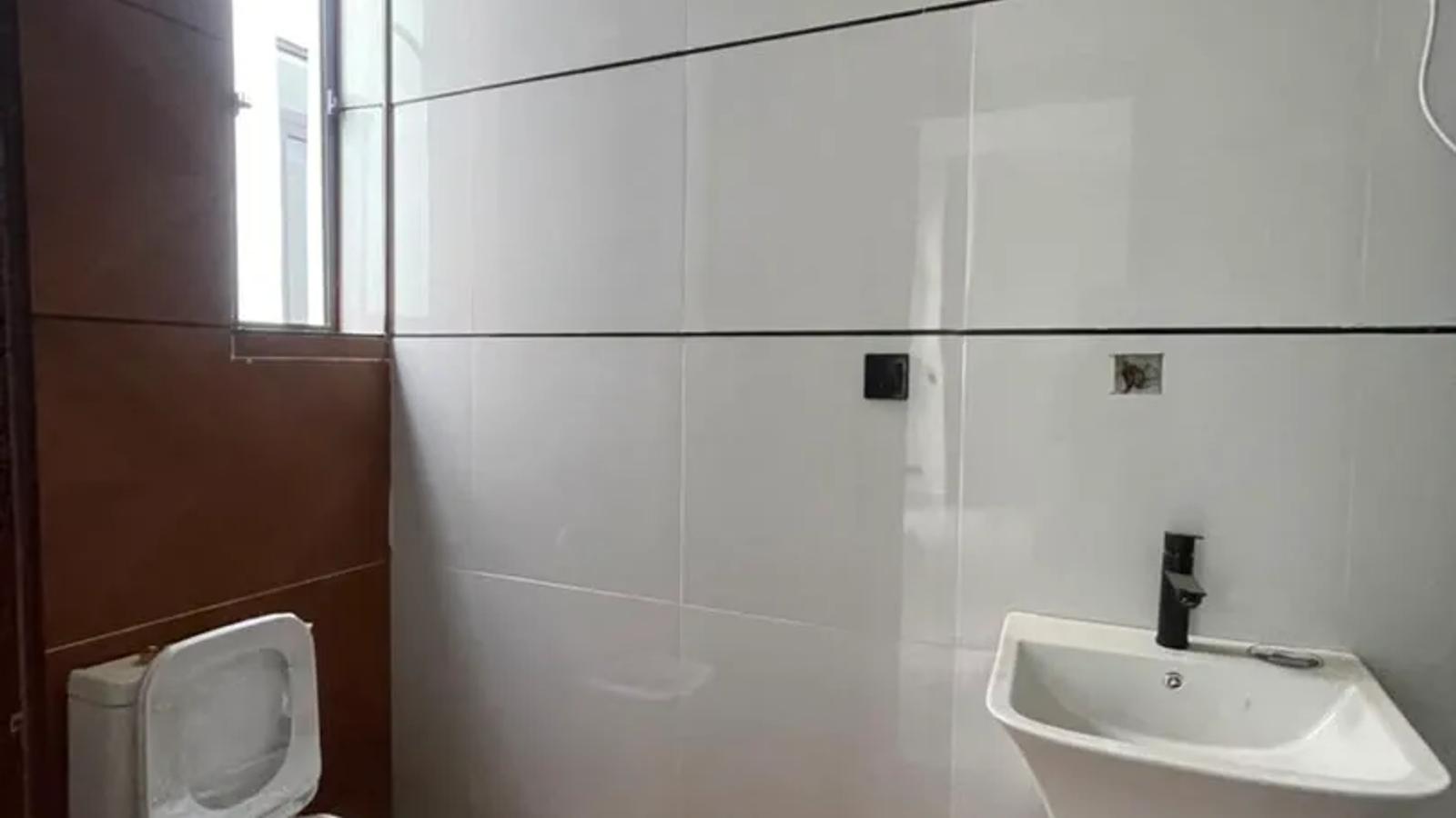 5 Bedroom Fully Detached Duplex