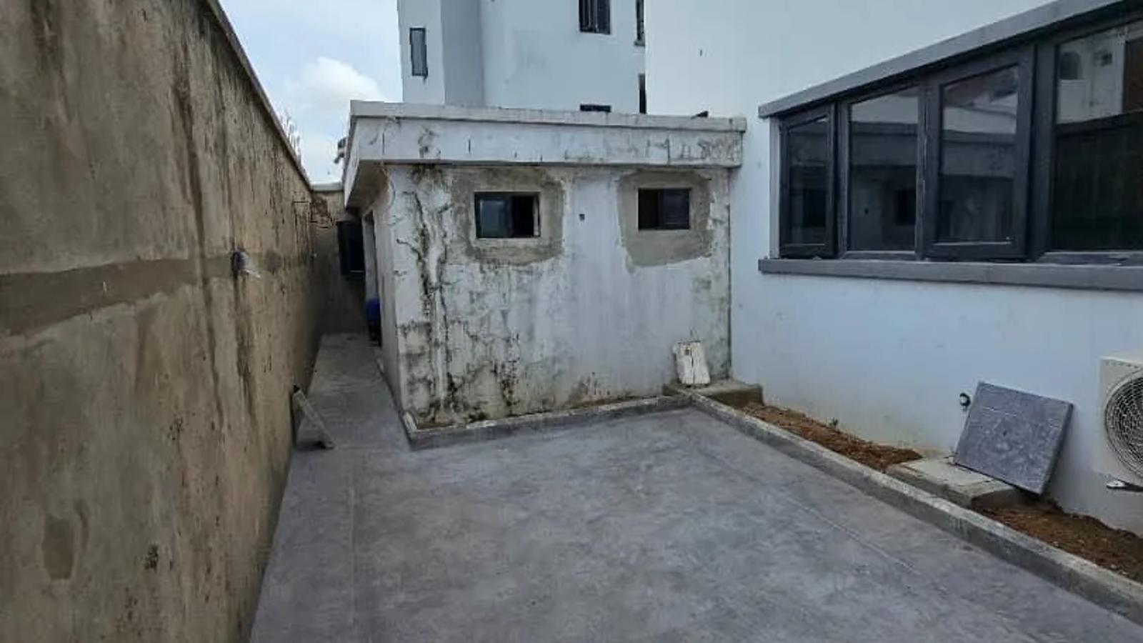 6 Bedroom Fully Detached Duplex