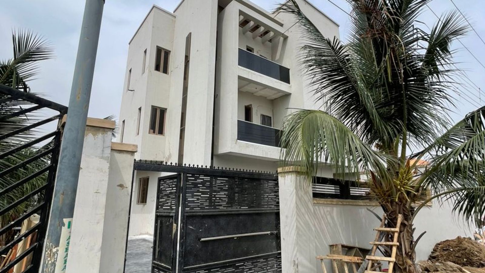 5 Bedroom Fully Detached Duplex