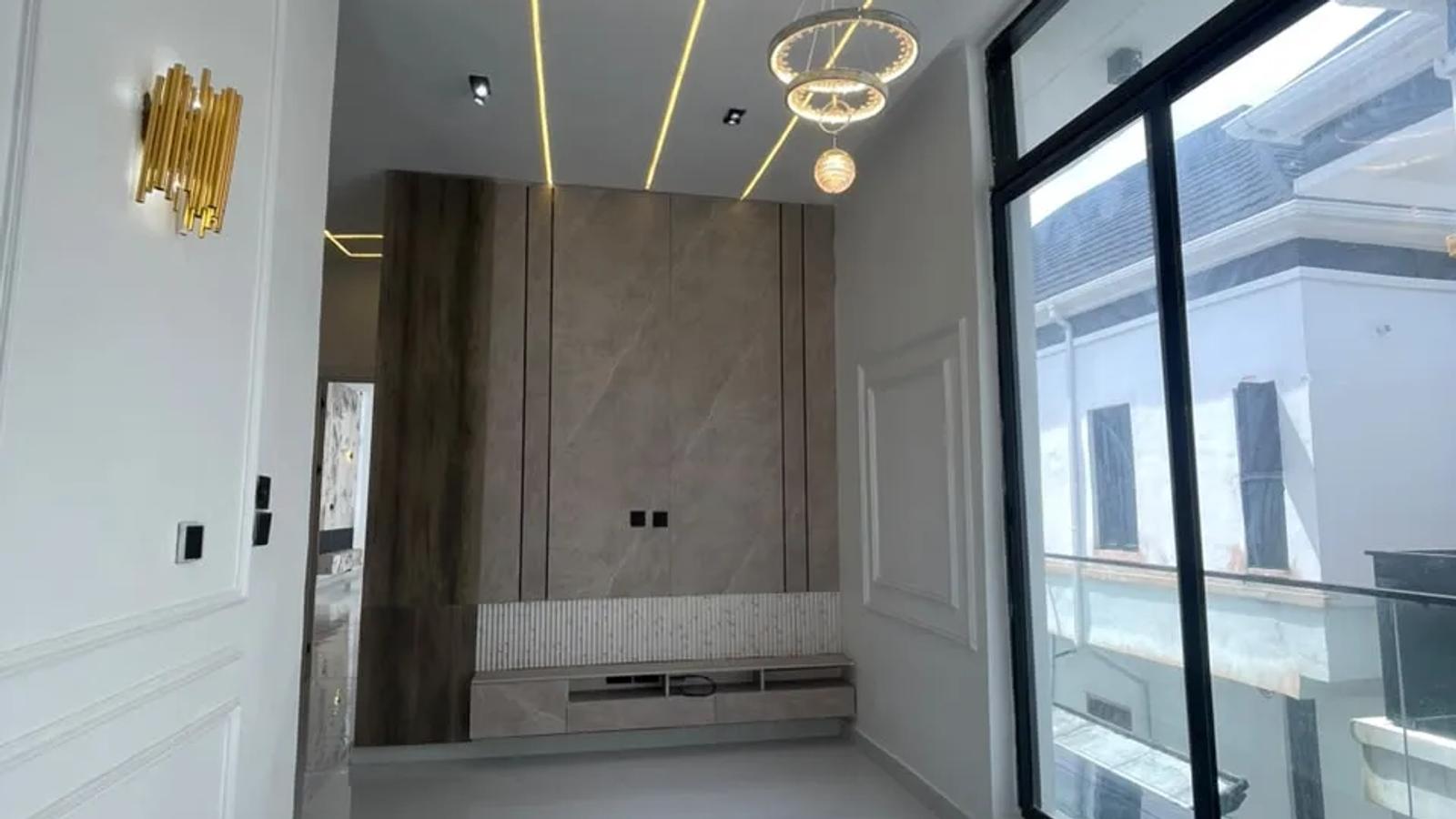 5 Bedroom Fully Detached Duplex