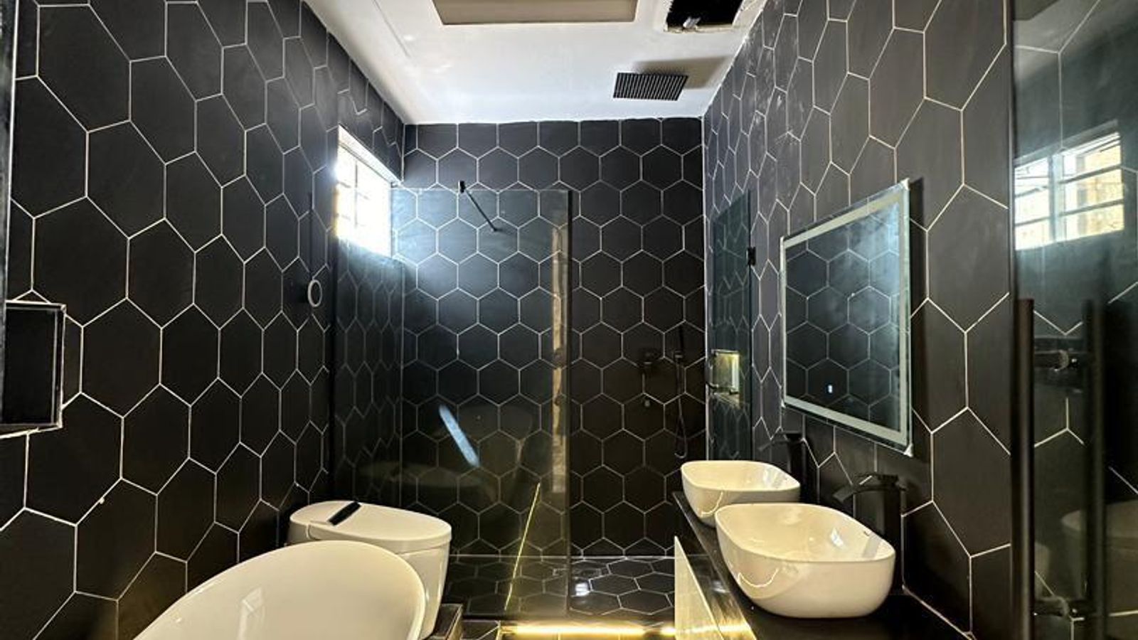 5 Bedroom Fully Detached Duplex