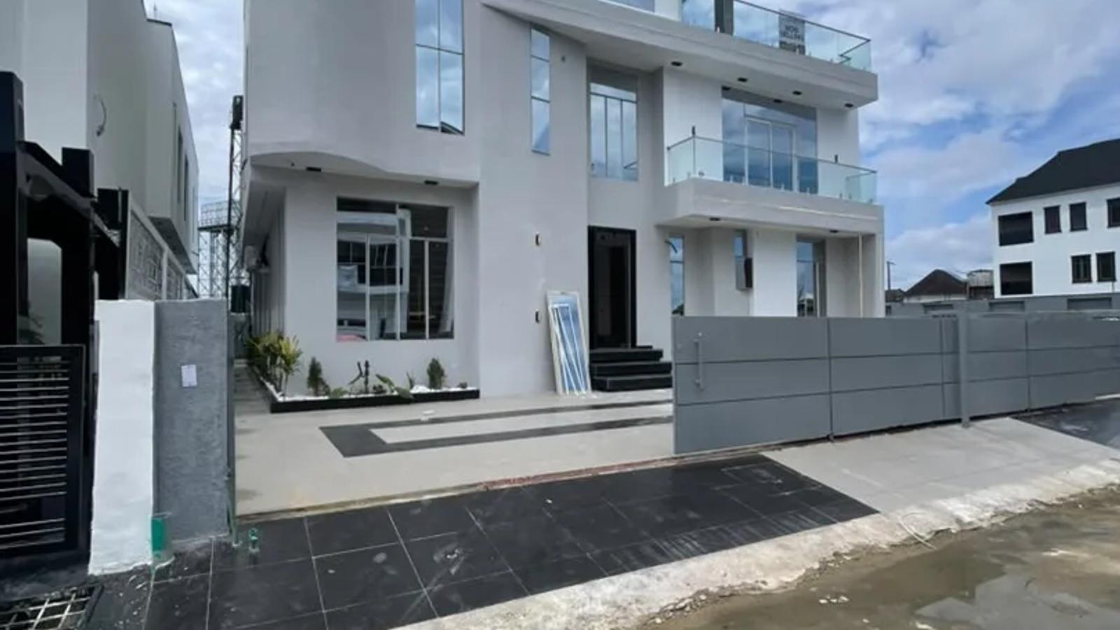 5 Bedroom Fully Detached Duplex