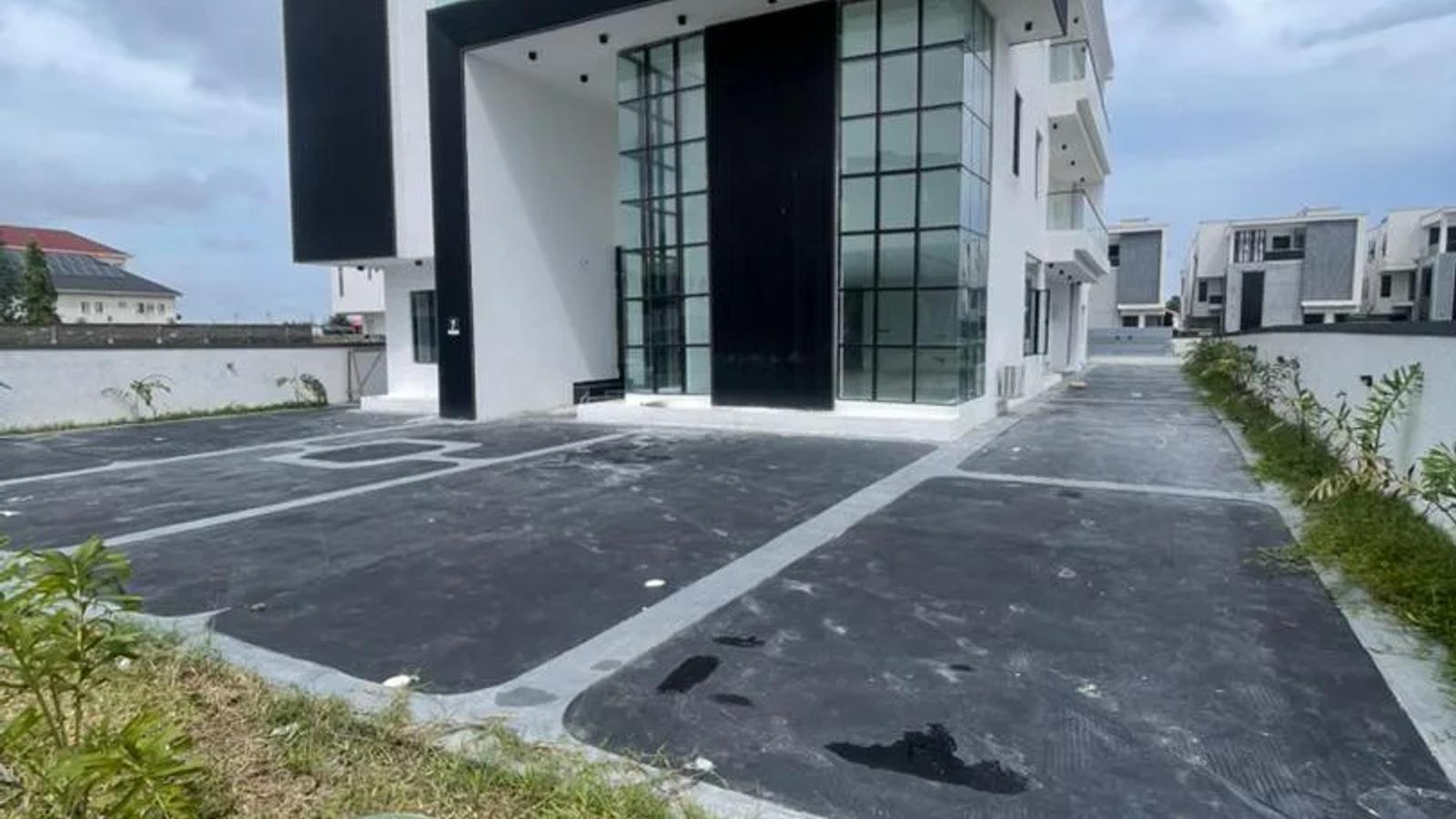 7 Bedroom Fully Detached Duplex