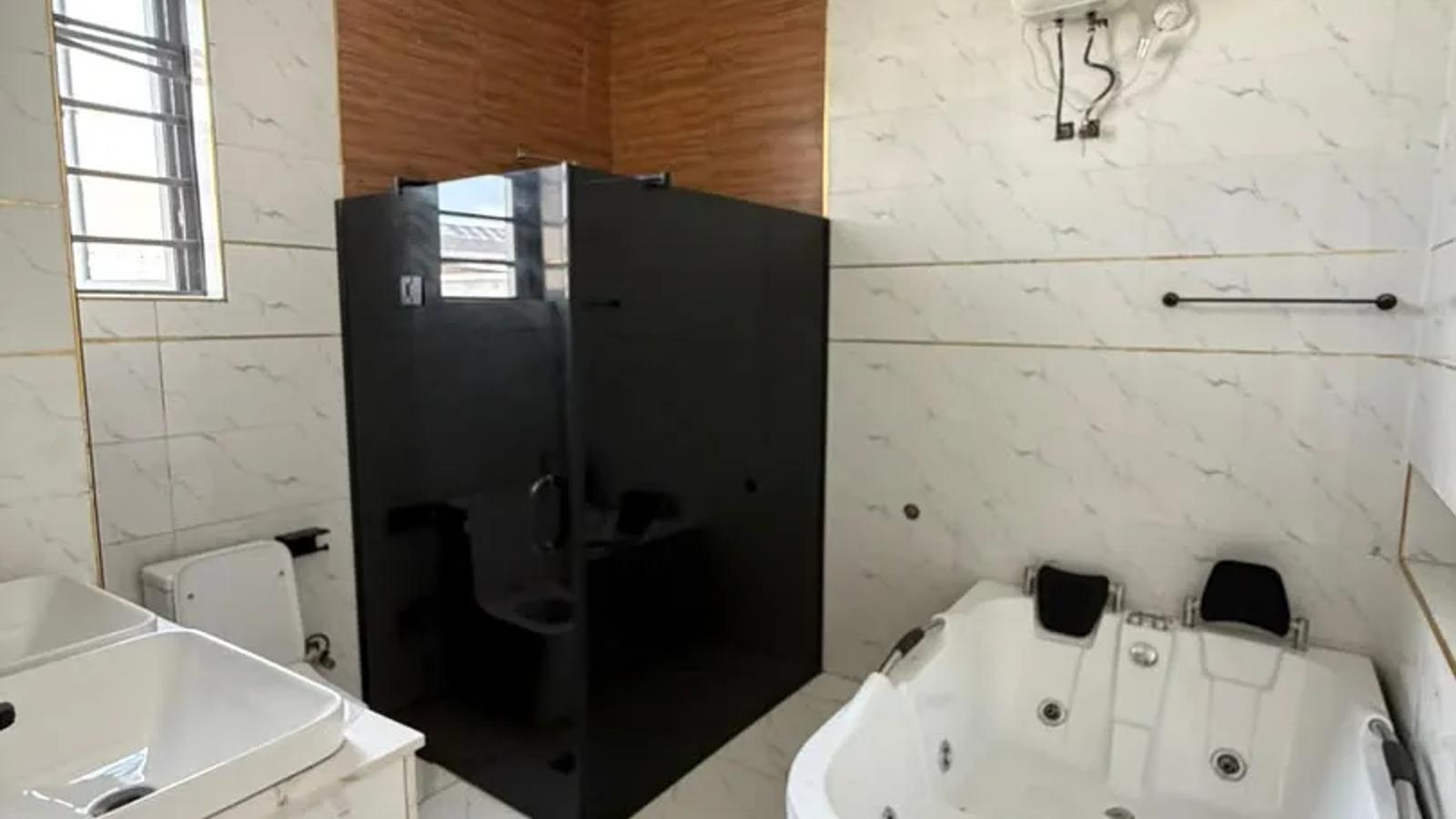 5 Bedroom Fully Detached Duplex