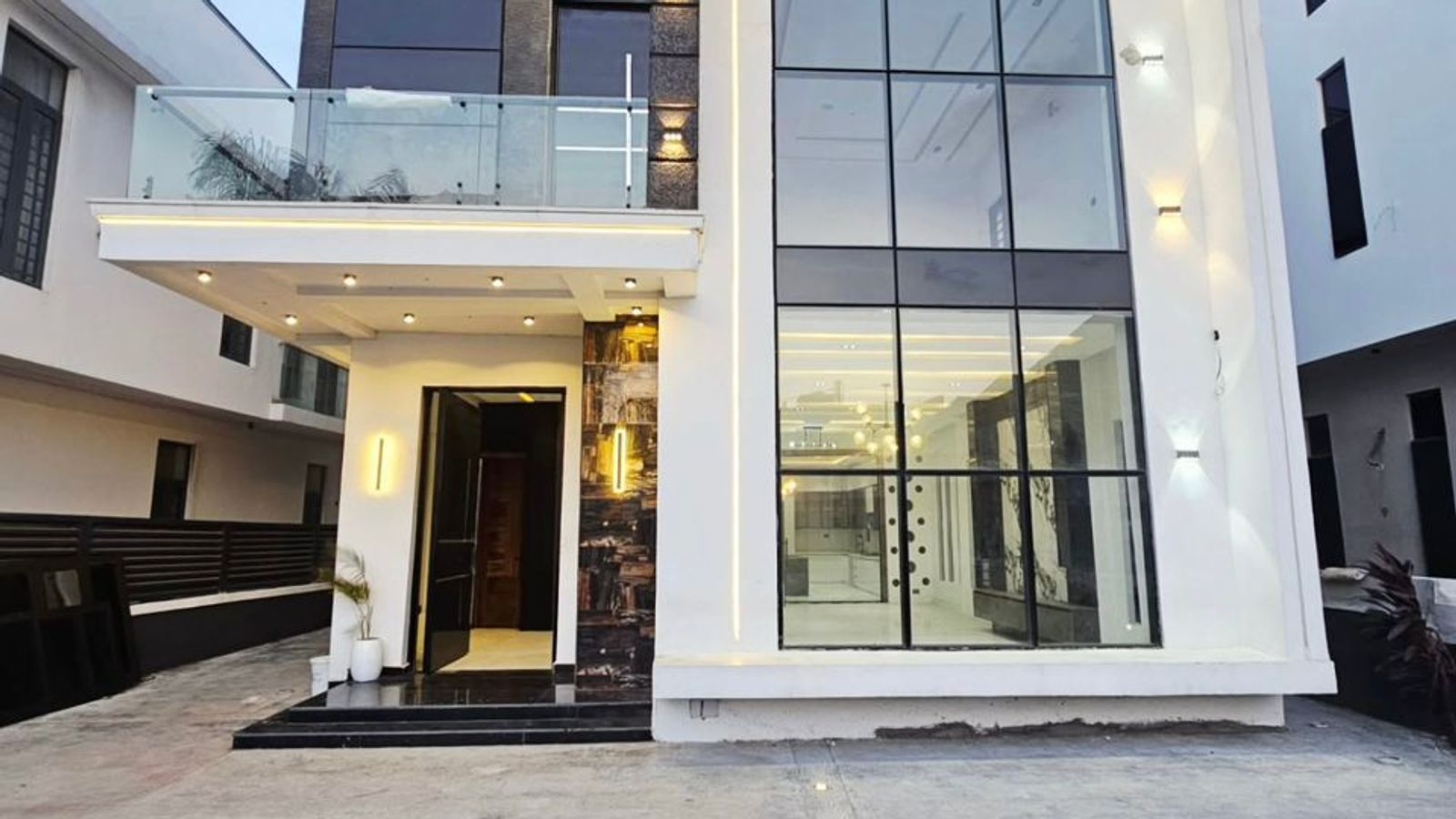 5 Bedroom Fully Detached Duplex
