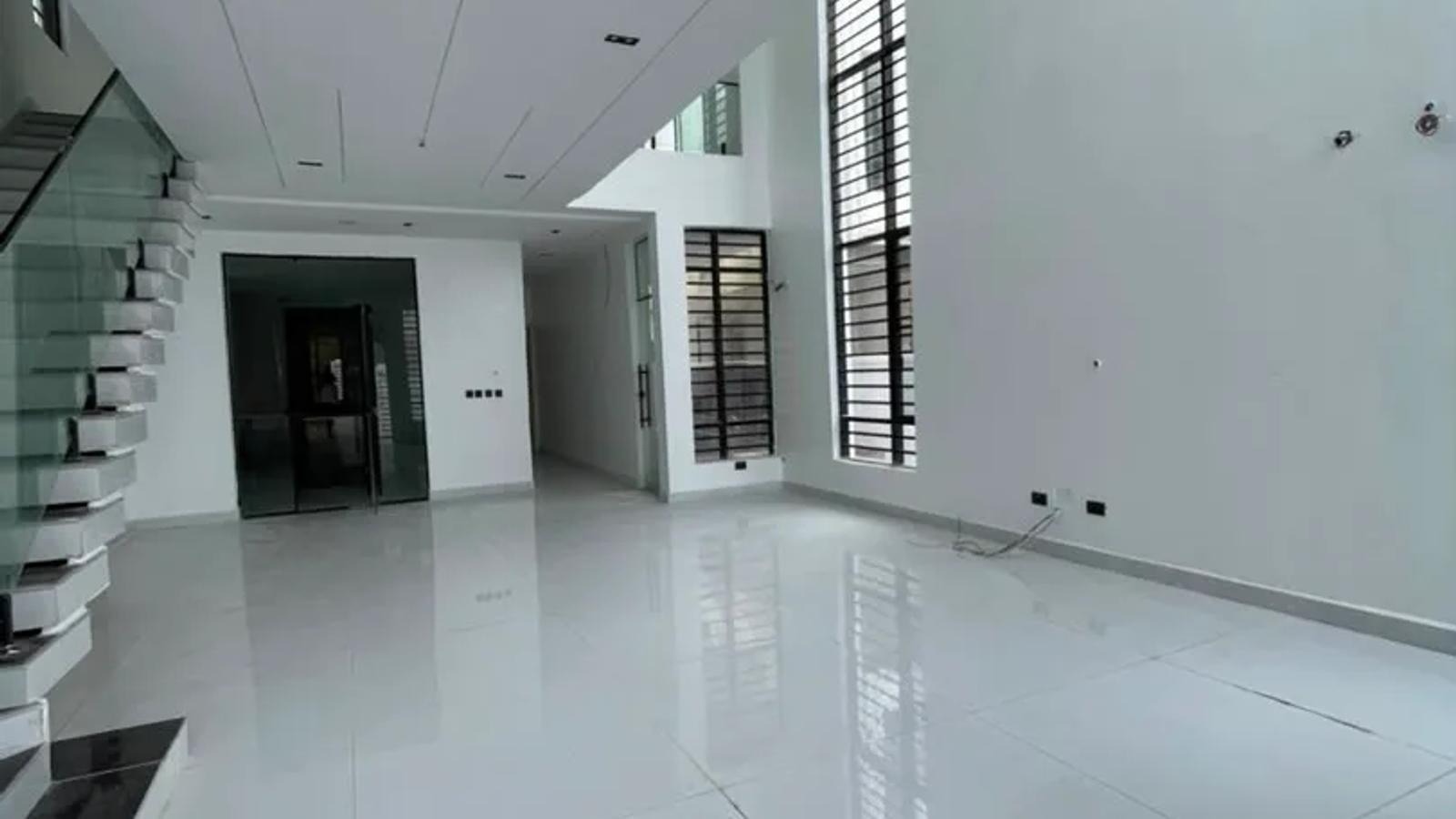 5 Bedroom Fully Detached Duplex