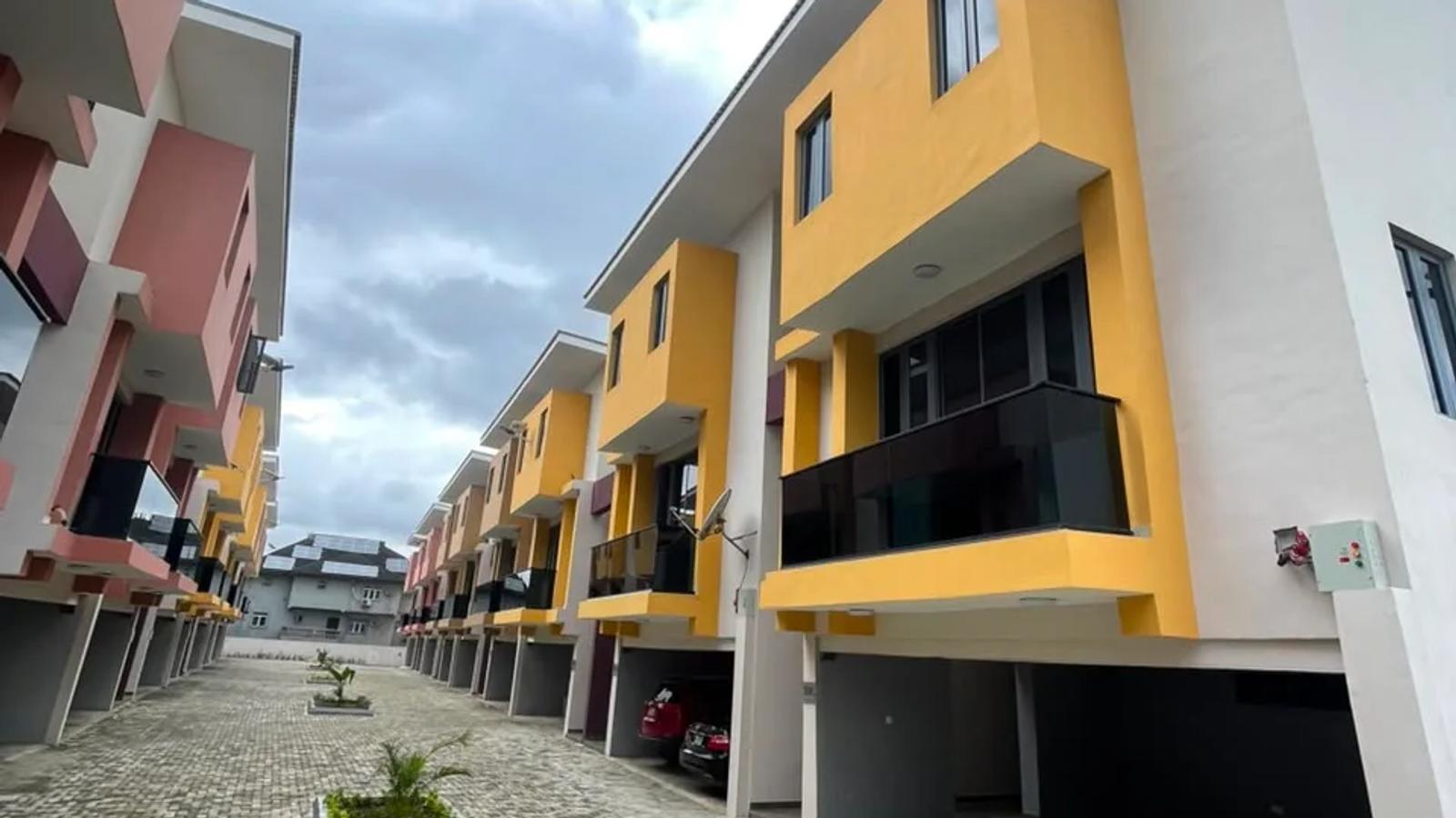 4 BEDROOM TERRACE WITH BQ