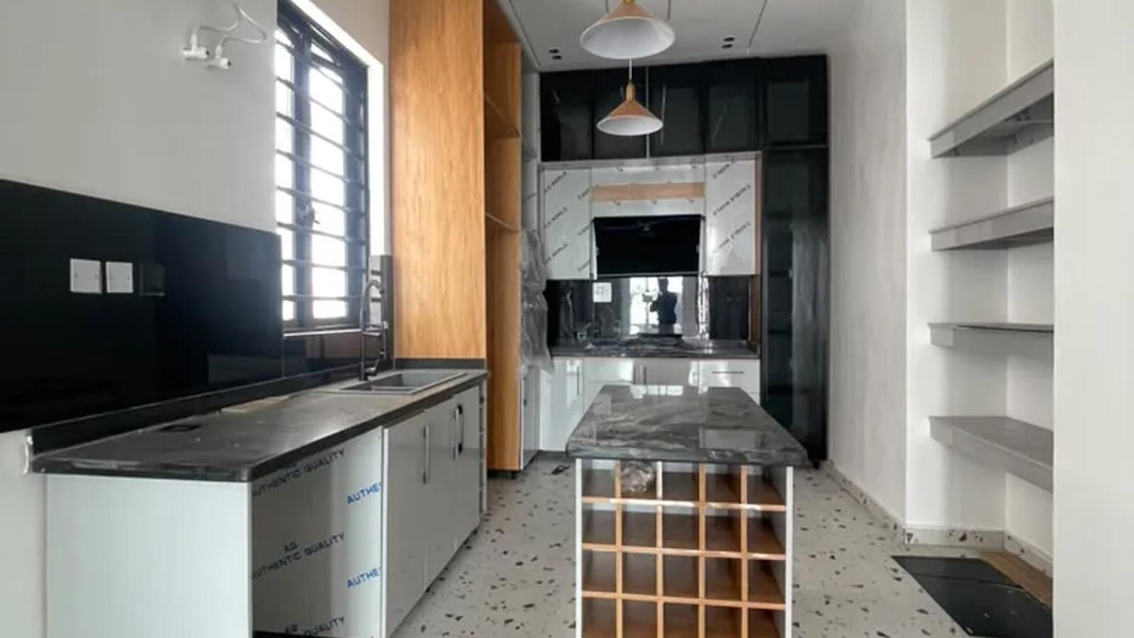 4 BEDROOM FULLY-DETACHED DUPLEX WITH BQ