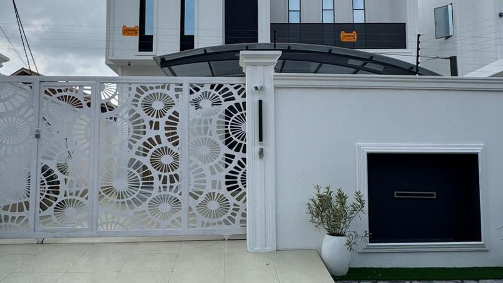 5 Bedroom Fully Detached Duplex