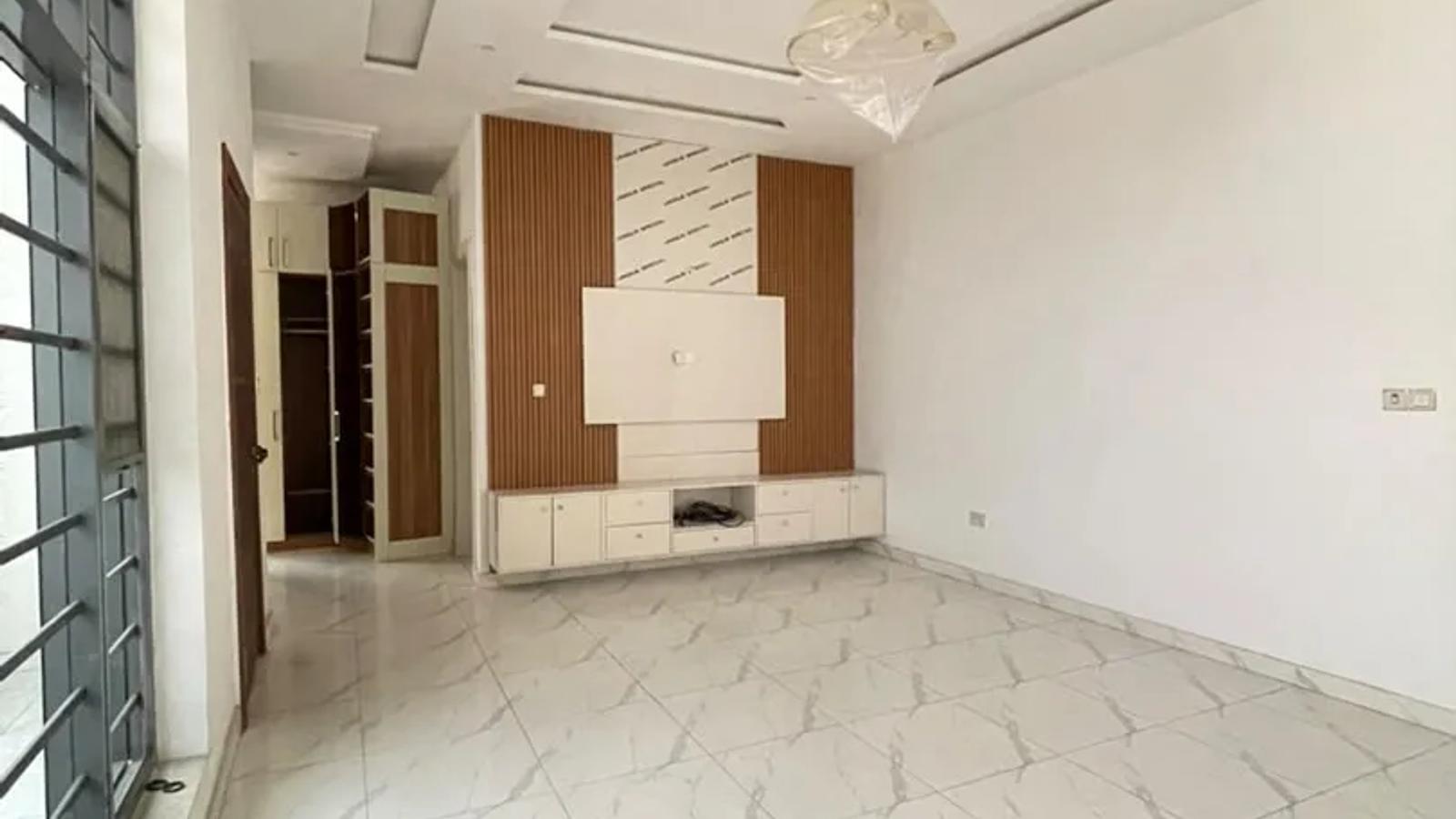 5 Bedroom Fully Detached Duplex
