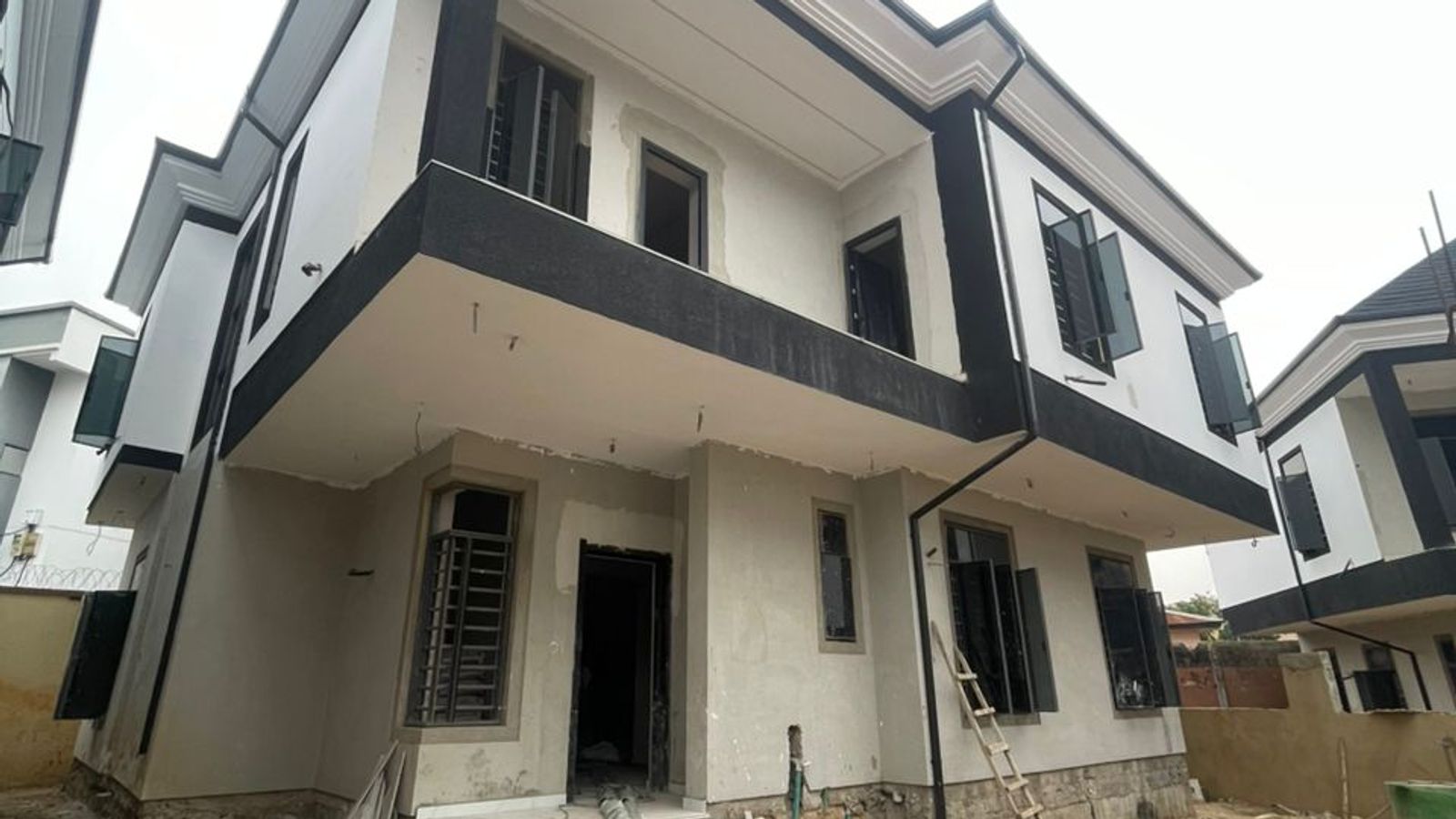 5 Bedroom Fully Detached Duplex