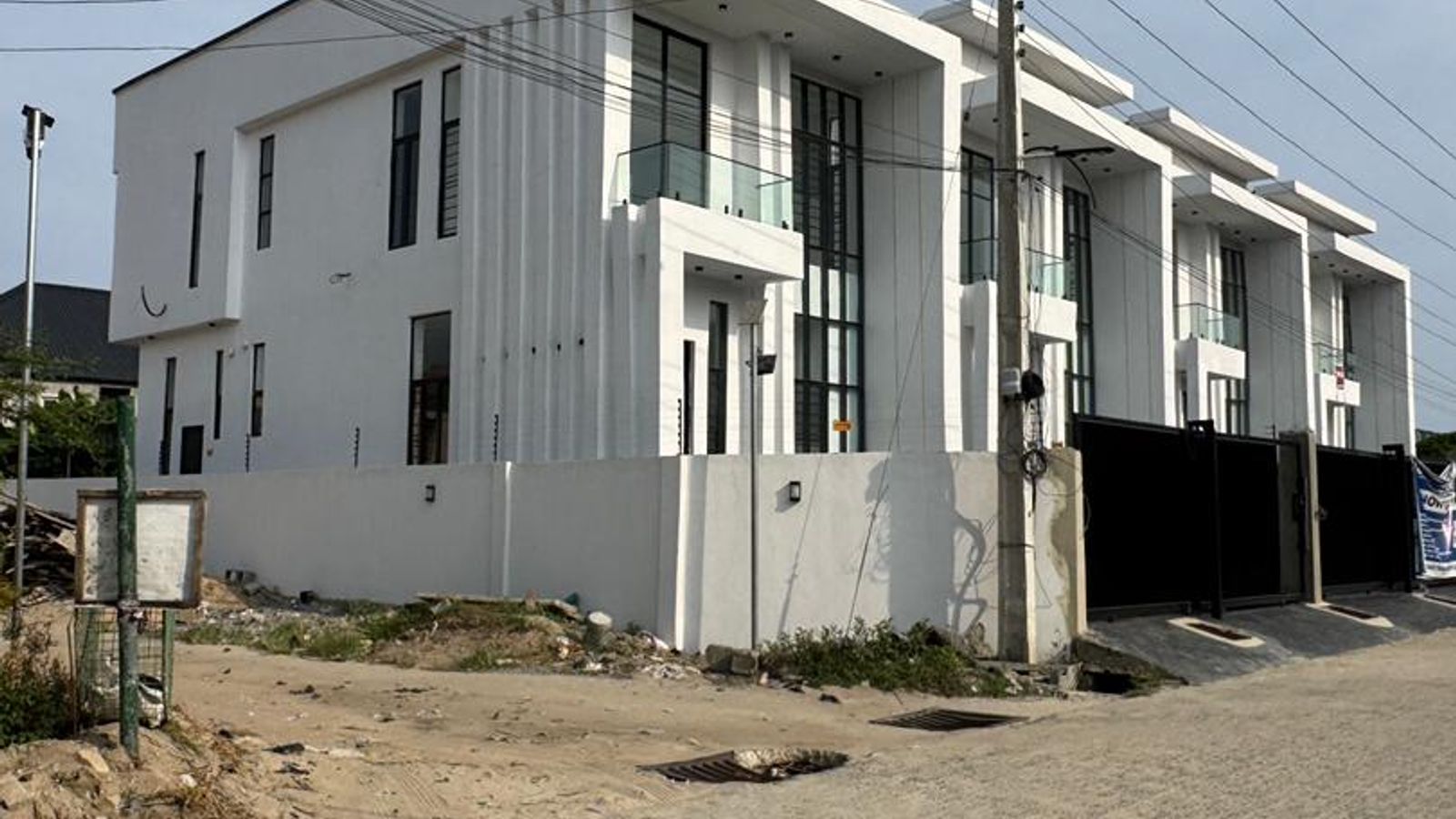 4 Bedroom Fully Detached Duplex