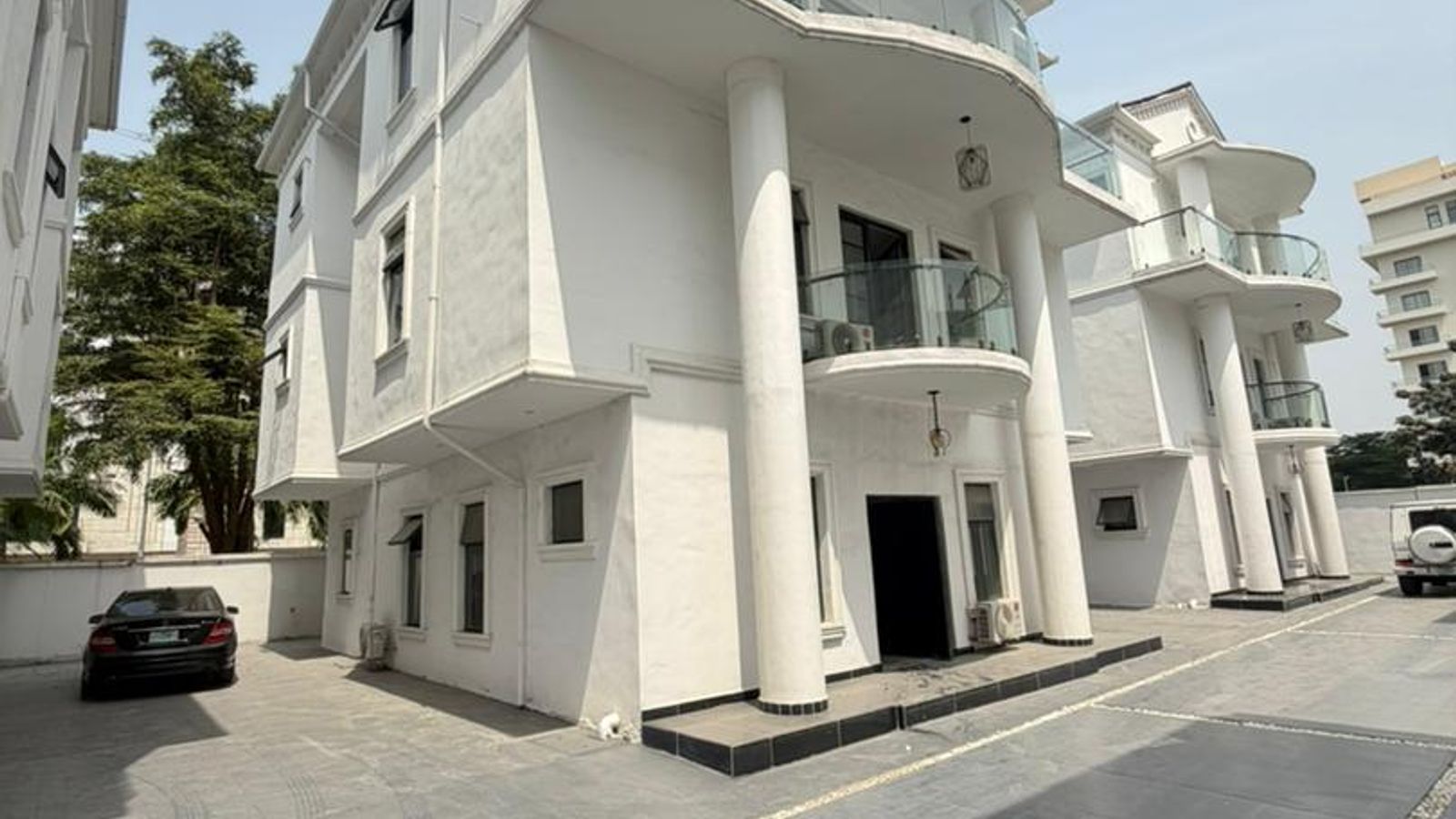 4 Bedroom Fully Detached Duplex