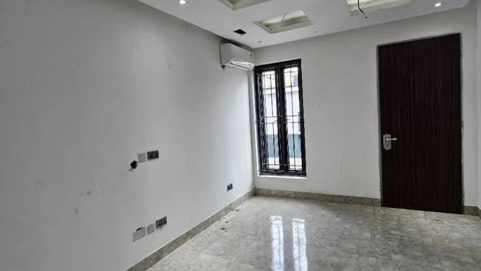 6 Bedroom Fully Detached Duplex