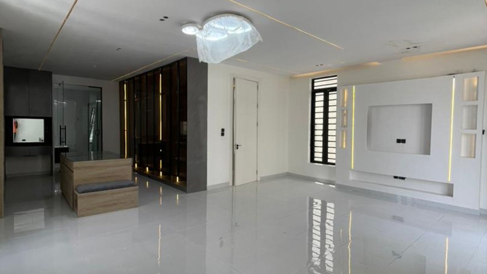 5 Bedroom Fully Detached Duplex