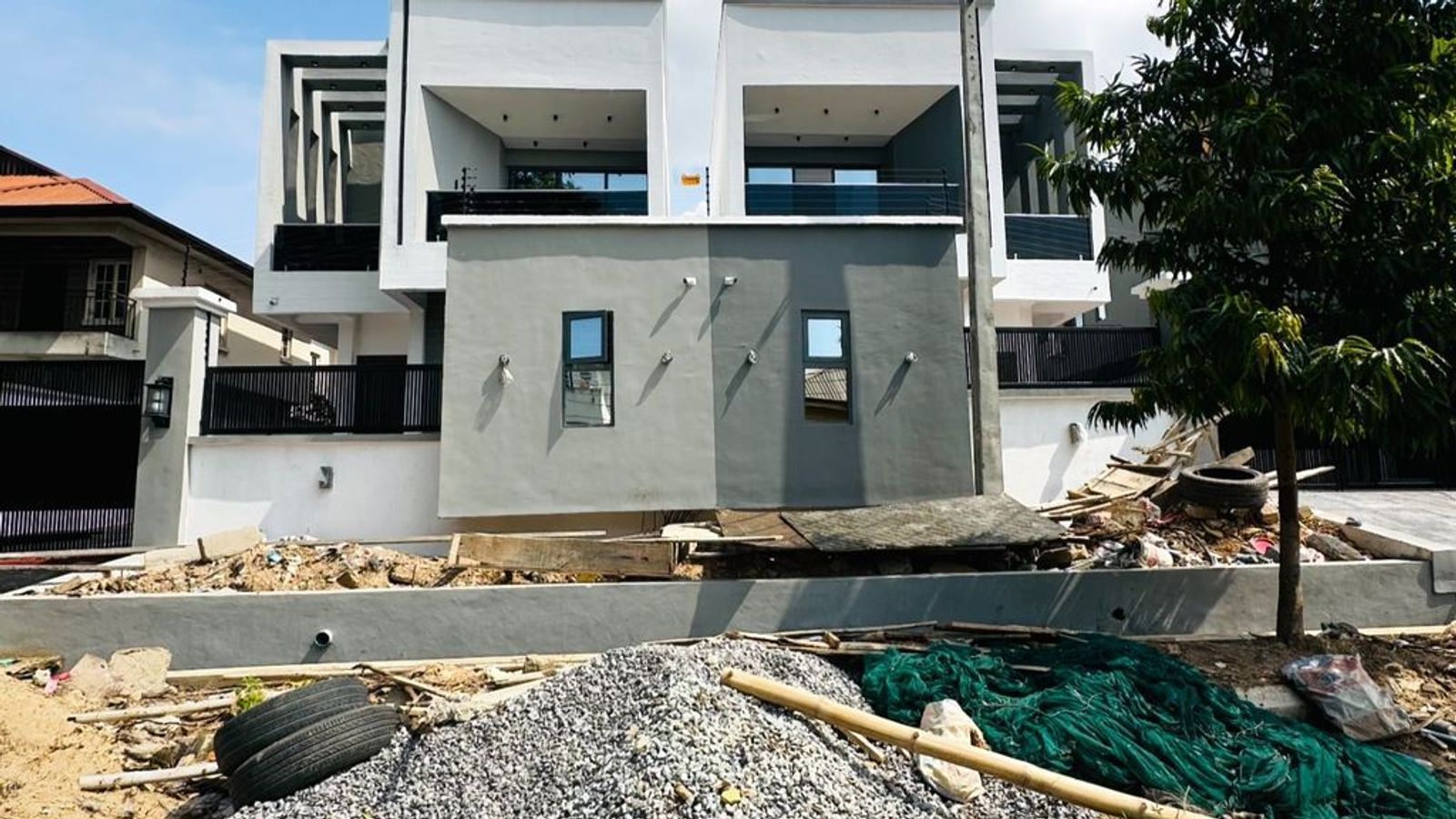 4 Bedroom Fully Detached Duplex