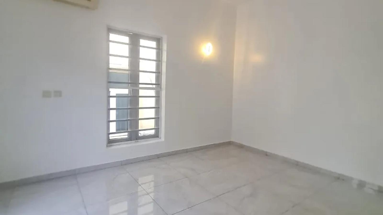 5 Bedroom Fully Detached Duplex