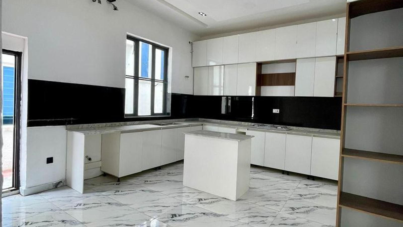 5 Bedroom Fully Detached Duplex