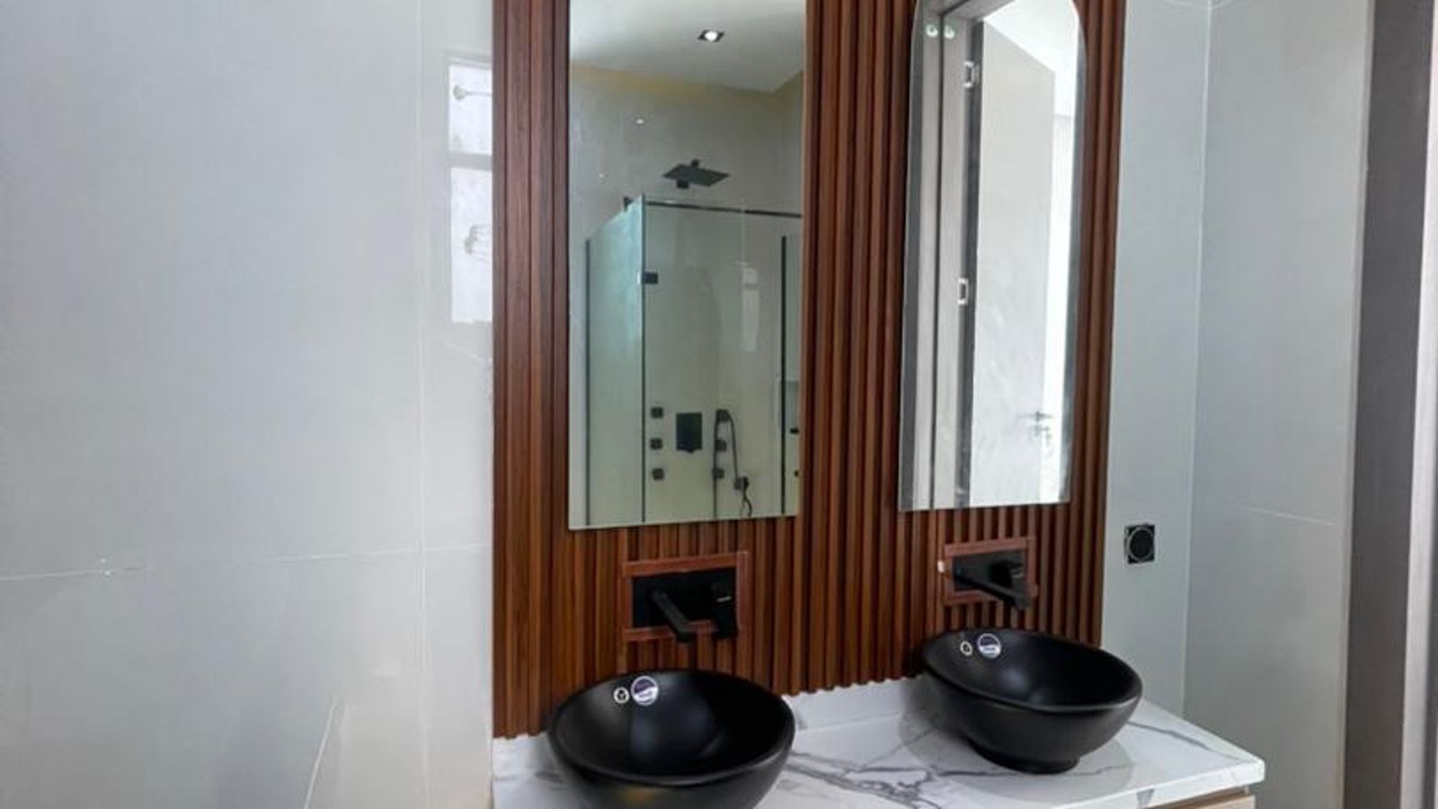 5 Bedroom Fully Detached Duplex