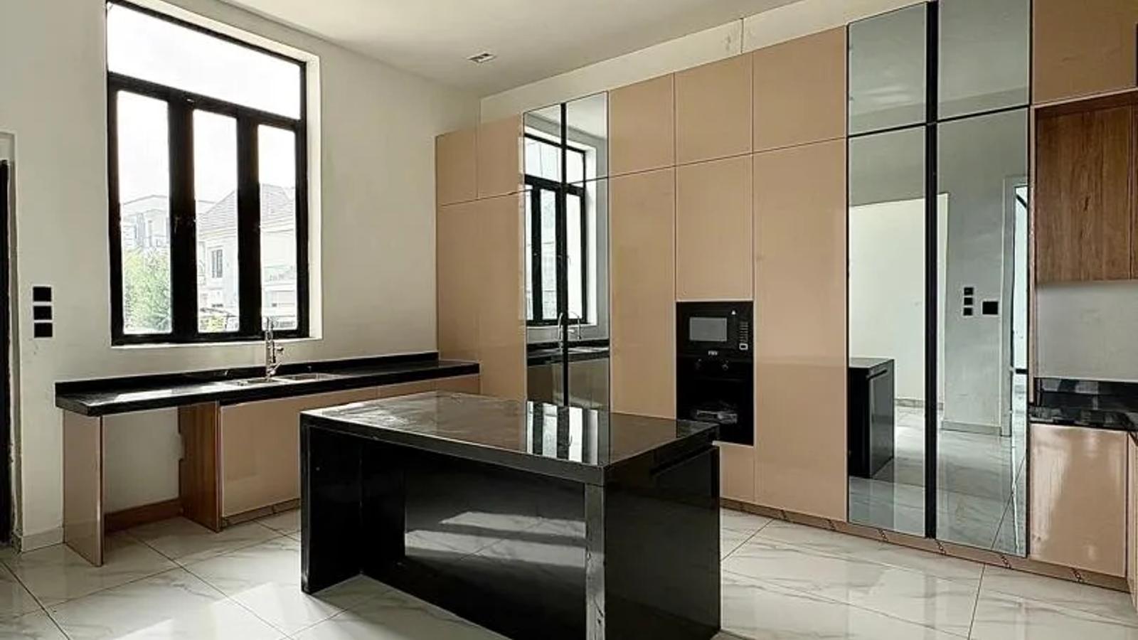 5 Bedroom Fully Detached Duplex